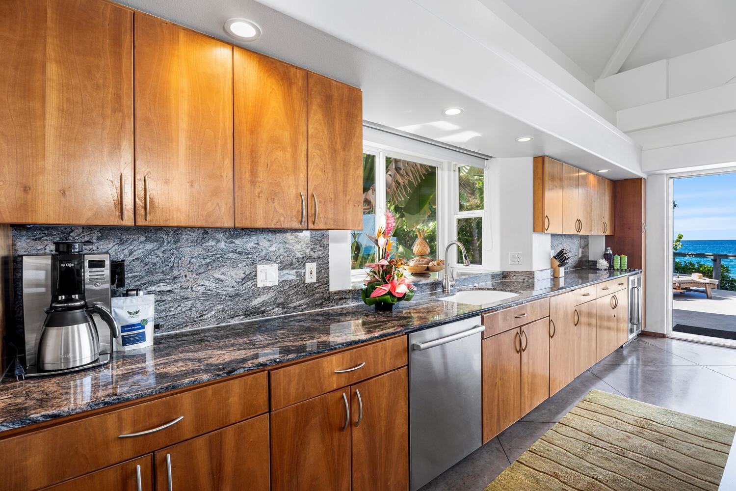 Kailua-Kona Vacation Rentals, Hale Kope Kai - Well-equipped kitchen with granite counters, full-size appliances, and everything needed for effortless meals.