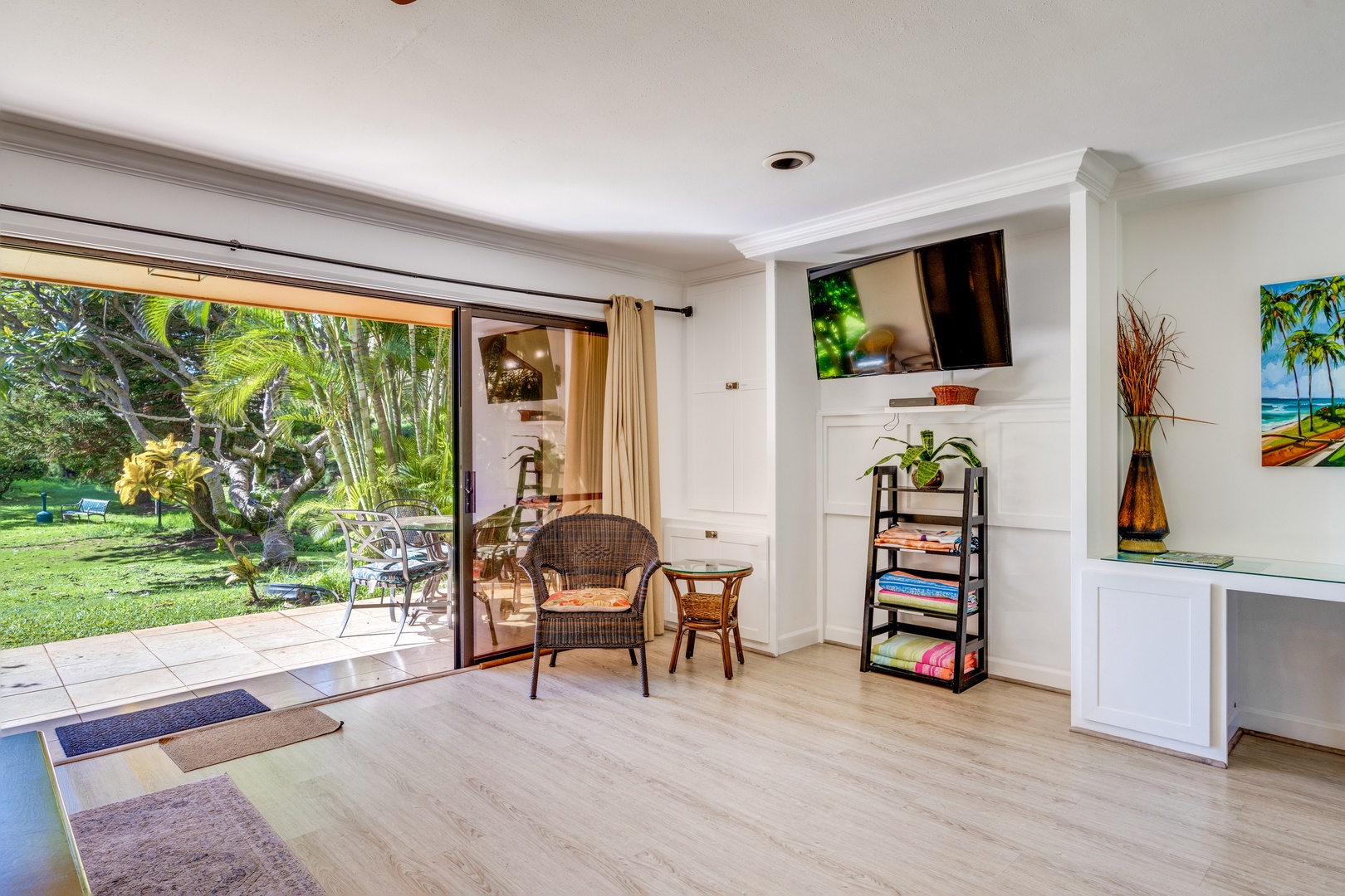 Kihei Vacation Rentals, Koa Resort 1B - Living room to lanai living!