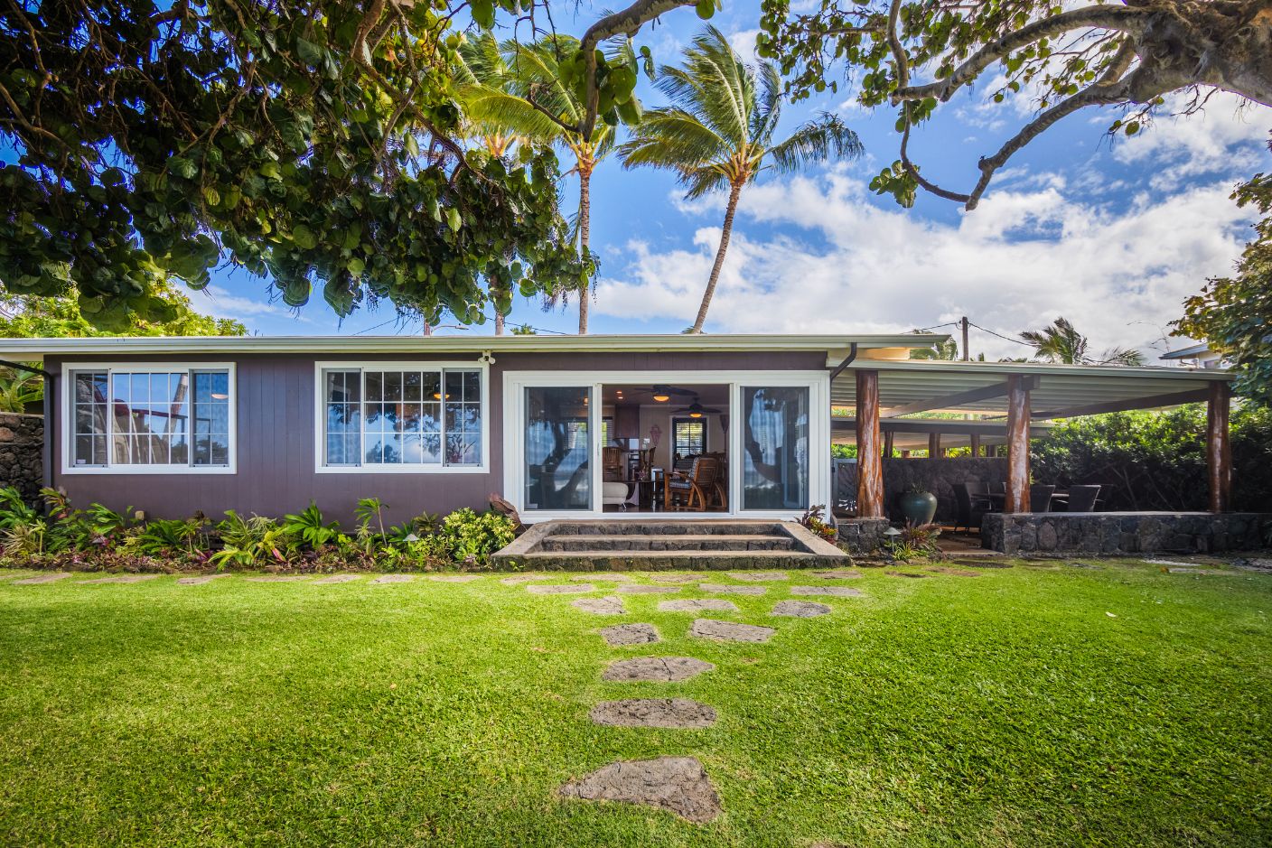 Haleiwa Vacation Rentals, Sunset Point Hawaiian Beachfront** - Welcome home!