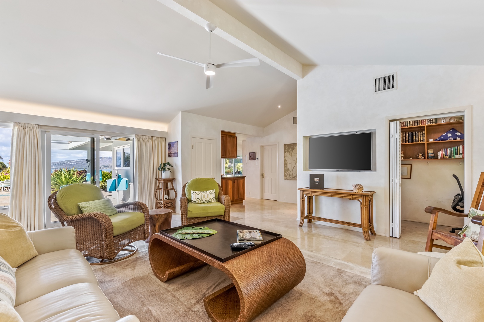 Honolulu Vacation Rentals, Hale Ola - Lounge in the living area with TV and lanai view.