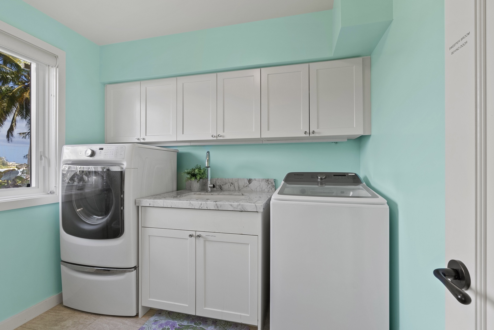 Waialua Vacation Rentals, Waialua Beachfront Estate - Full Laundry room with washer, dryer and sink