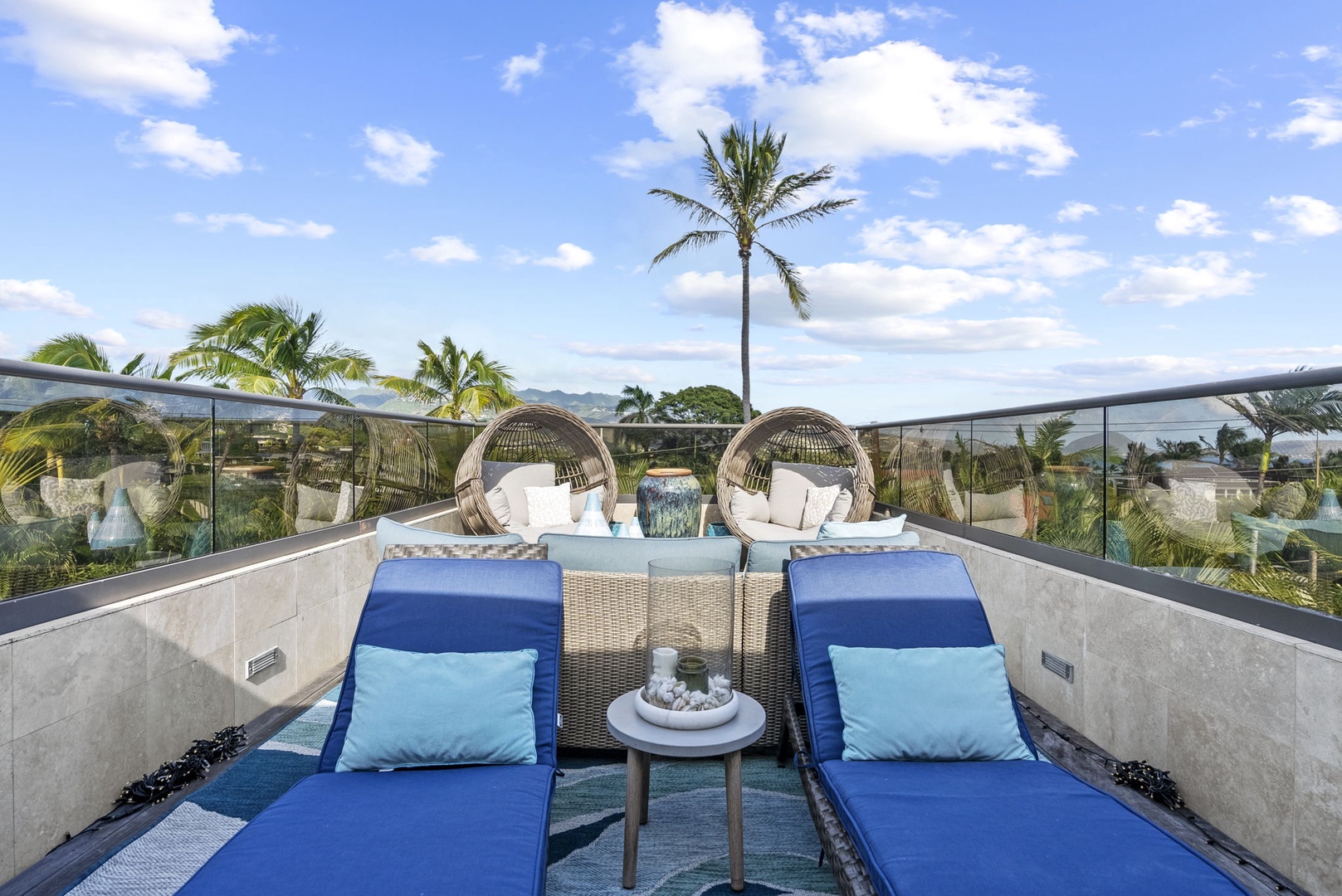 Honolulu Vacation Rentals, Pili Pono - Rooftop seating area with beautiful outdoor vistas.