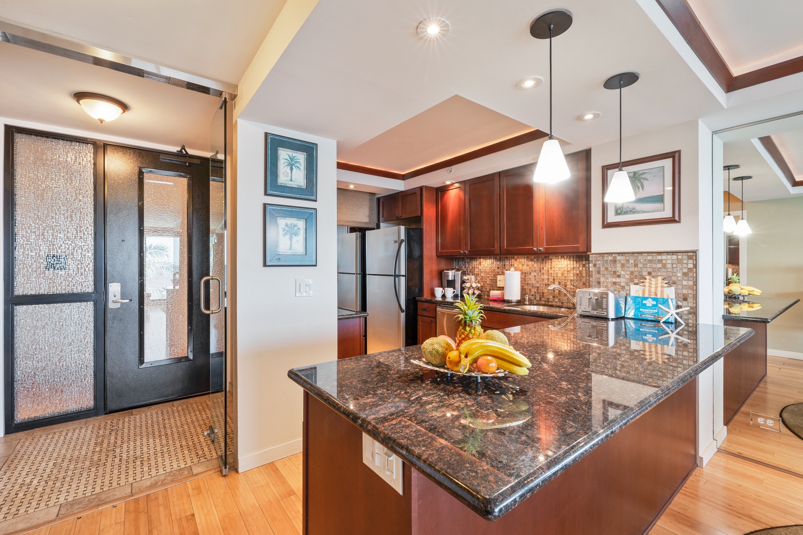 Lahaina Vacation Rentals, Mahana 608 - Frosted entryway for privacy with glass wind doors