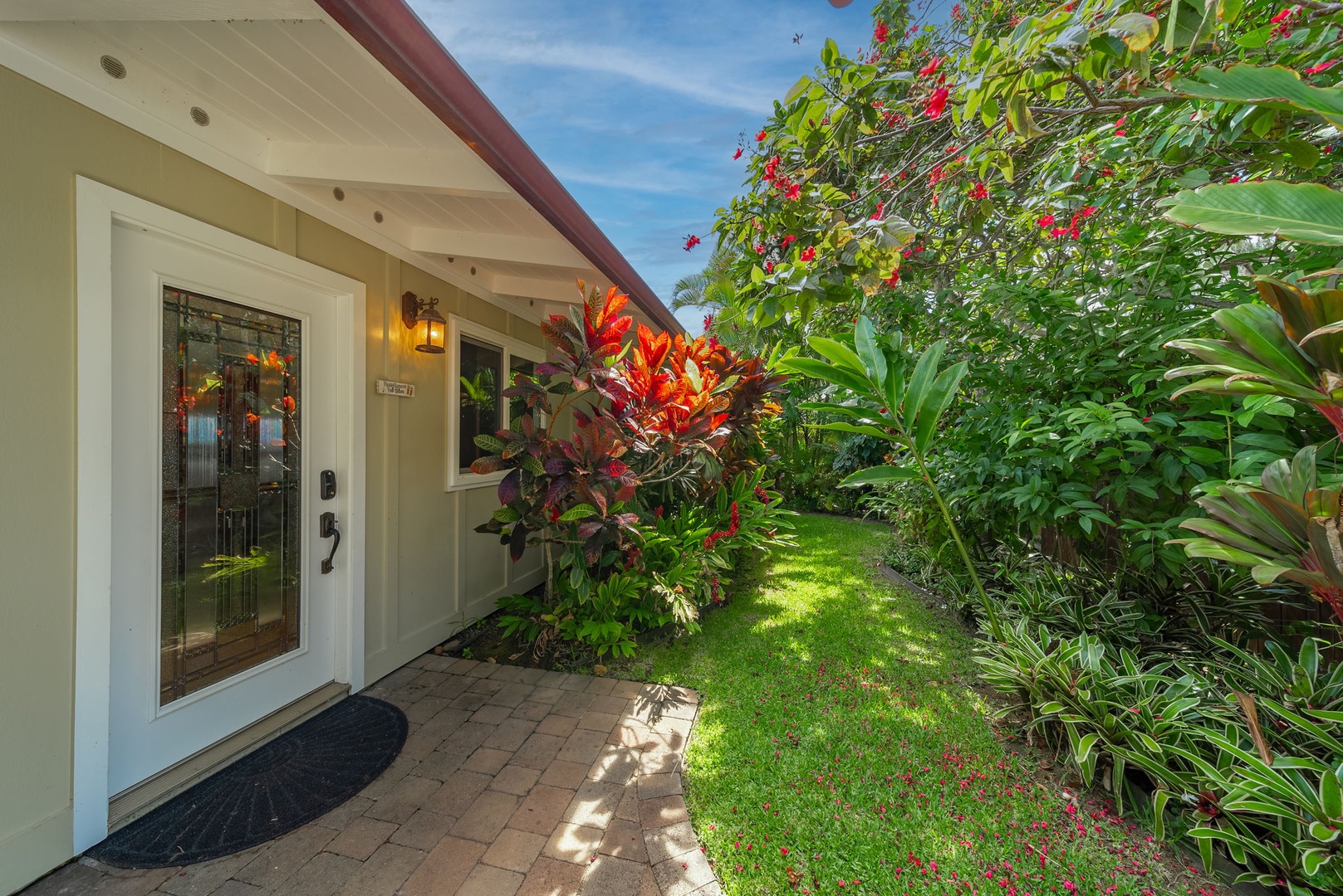 Waialua Vacation Rentals, Hale Oka Nunu - Entrance with a beautiful, tropical garden to admire