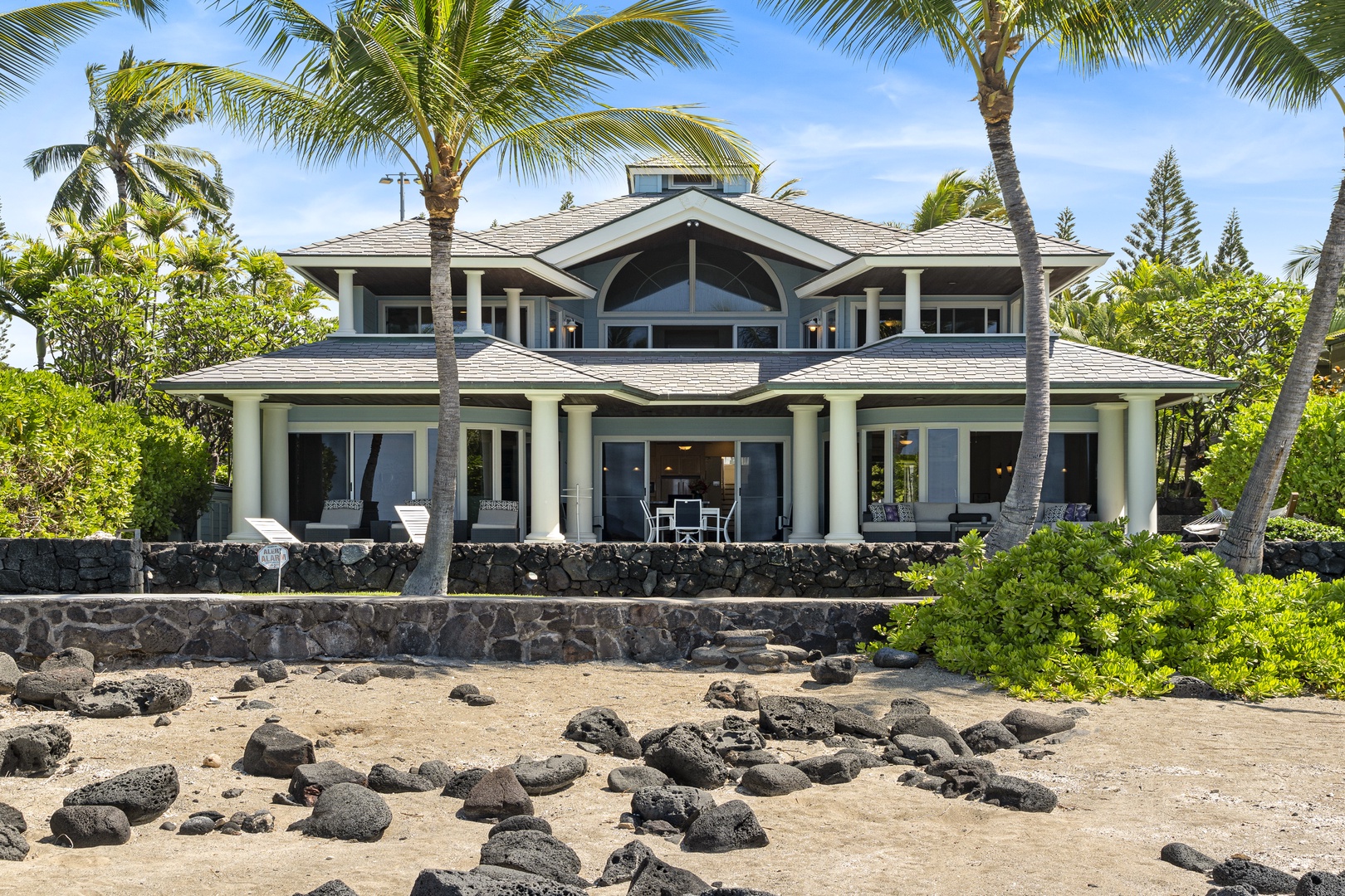 Kailua Kona Vacation Rentals, Kona Blue - Sandy area directly in front of the home!