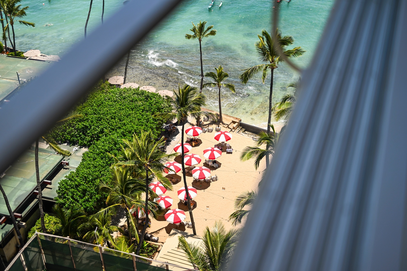 Honolulu Vacation Rentals, Kaimana Shores Getaway - Overlook neighboring Kaimana Beach, where calm waters invite swimming, paddleboarding, and relaxing shoreline afternoons.