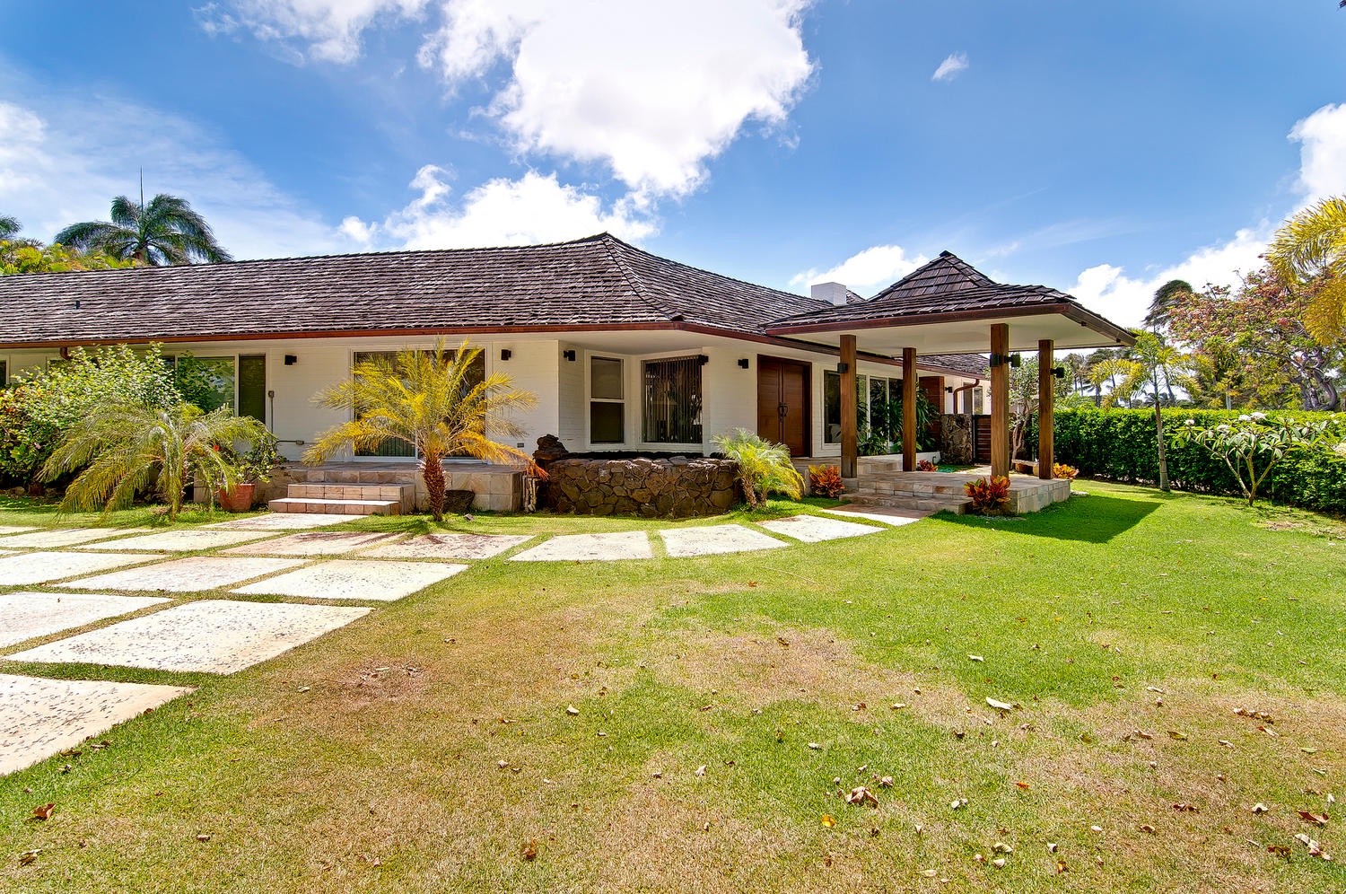 Honolulu Vacation Rentals, Kahala Lani - Front Entry