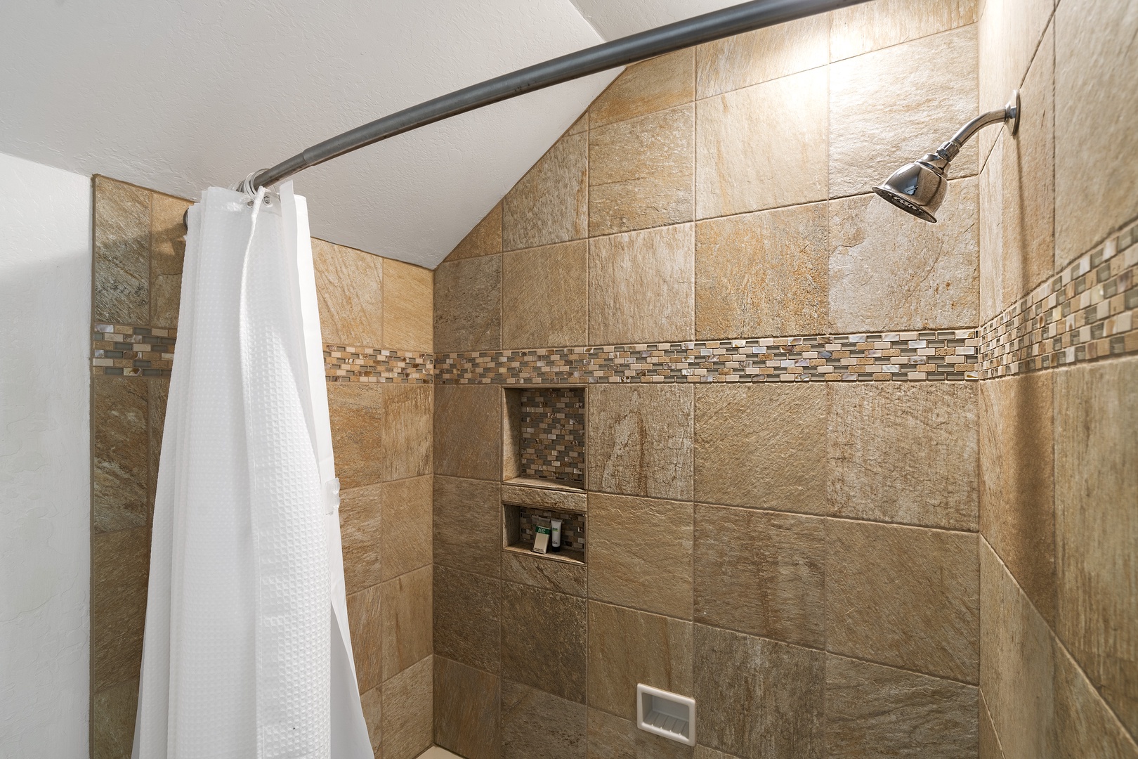 Kailua Kona Vacation Rentals, Kanaloa at Kona 1302 - Tub/Shower combo