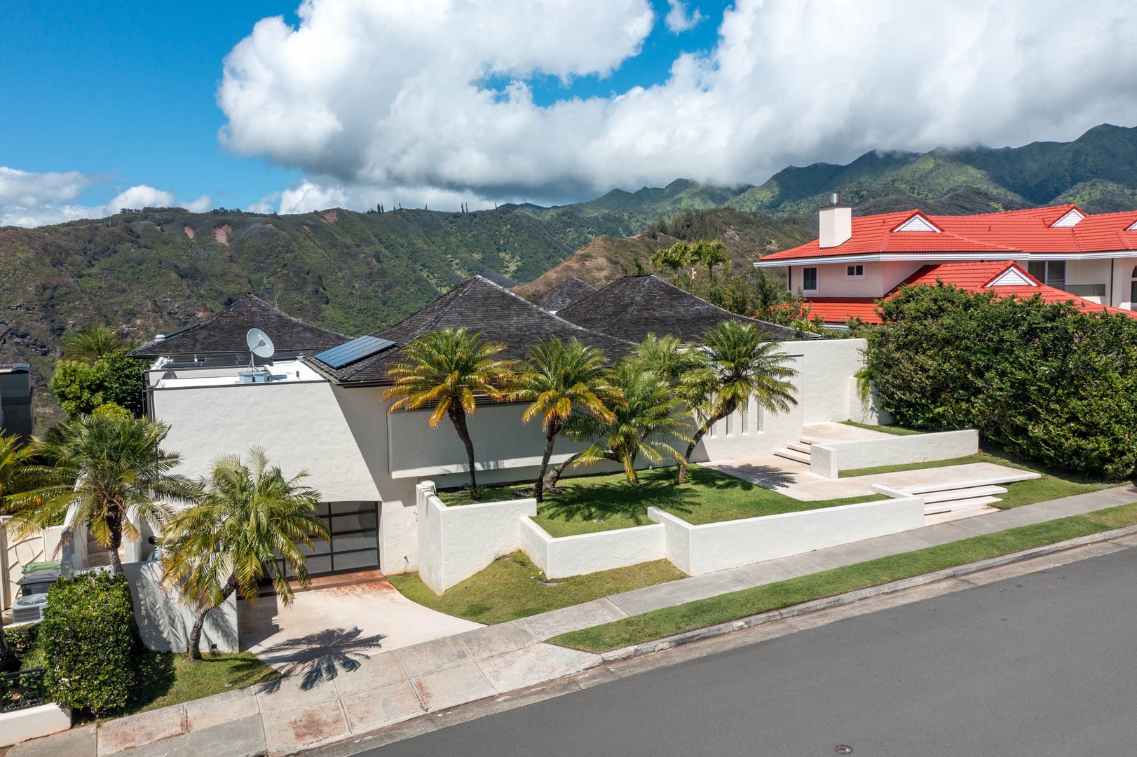 Honolulu Vacation Rentals, Sky Ridge House - Tropical Elegance: A Modern Home Nestled Amidst Palms and Mountains.