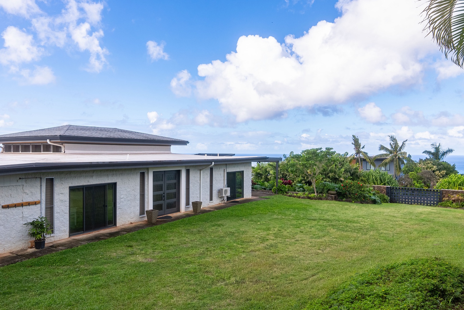 Haleiwa Vacation Rentals, Hale Mahina - This lush backyard offers plenty of space to relax and enjoy the outdoors.