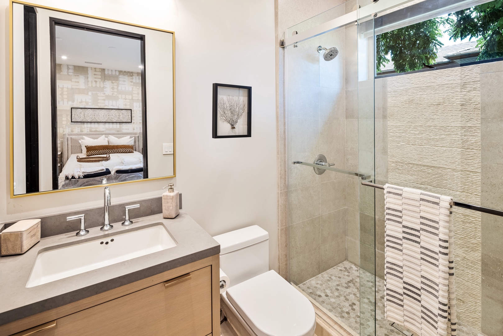 Honolulu Vacation Rentals, Diamond Head Grand Escape - Modern and sleek, this ensuite bathroom offers convenience with a glass-enclosed shower.