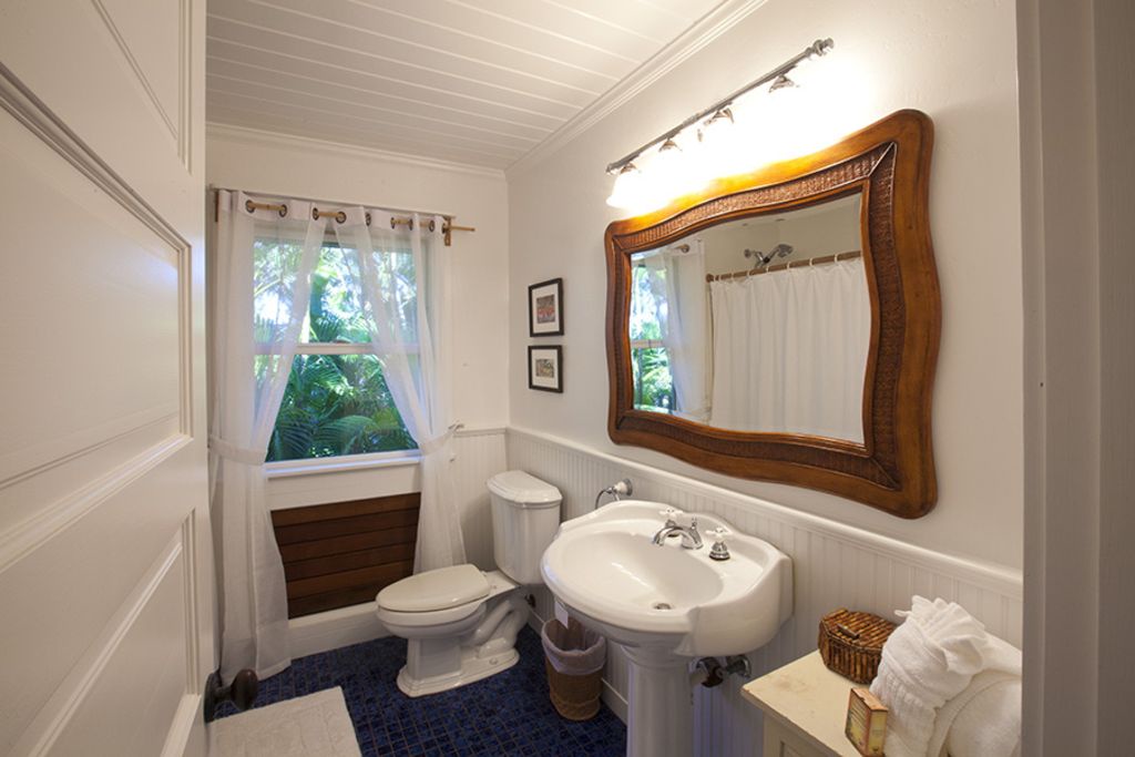 Hanalei Vacation Rentals, Holo Makani Beach House TVNC # 5141* - Hall bathroom