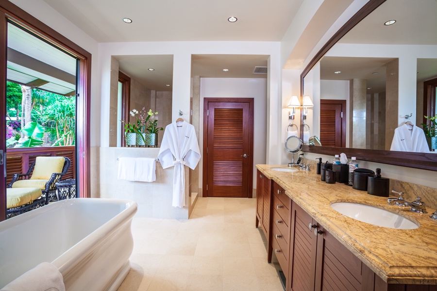 Wailea Vacation Rentals, Castaway Cove C201 at Wailea Beach Villas* - Second Primary Bedroom with 2 Queen beds with Ensuite Bathroom