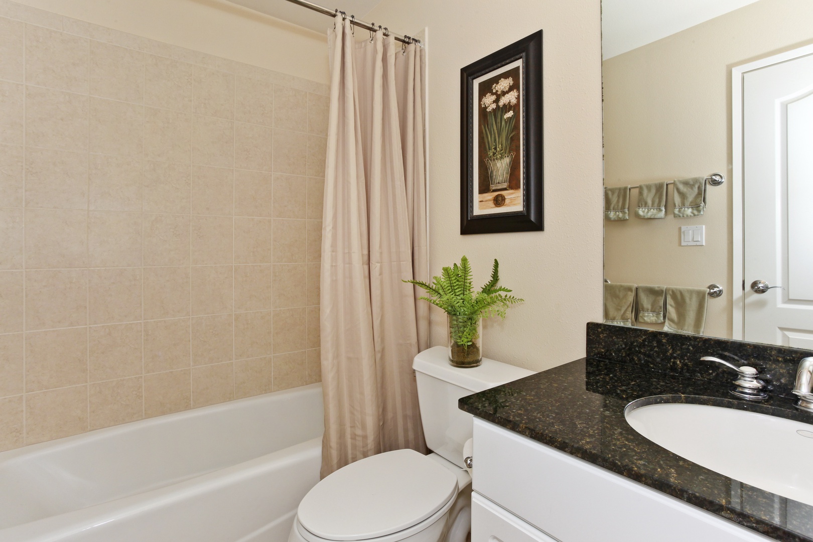 Kapolei Vacation Rentals, Ko Olina Kai Estate #20 - The third guest bathroom with a shower and tub combo.
