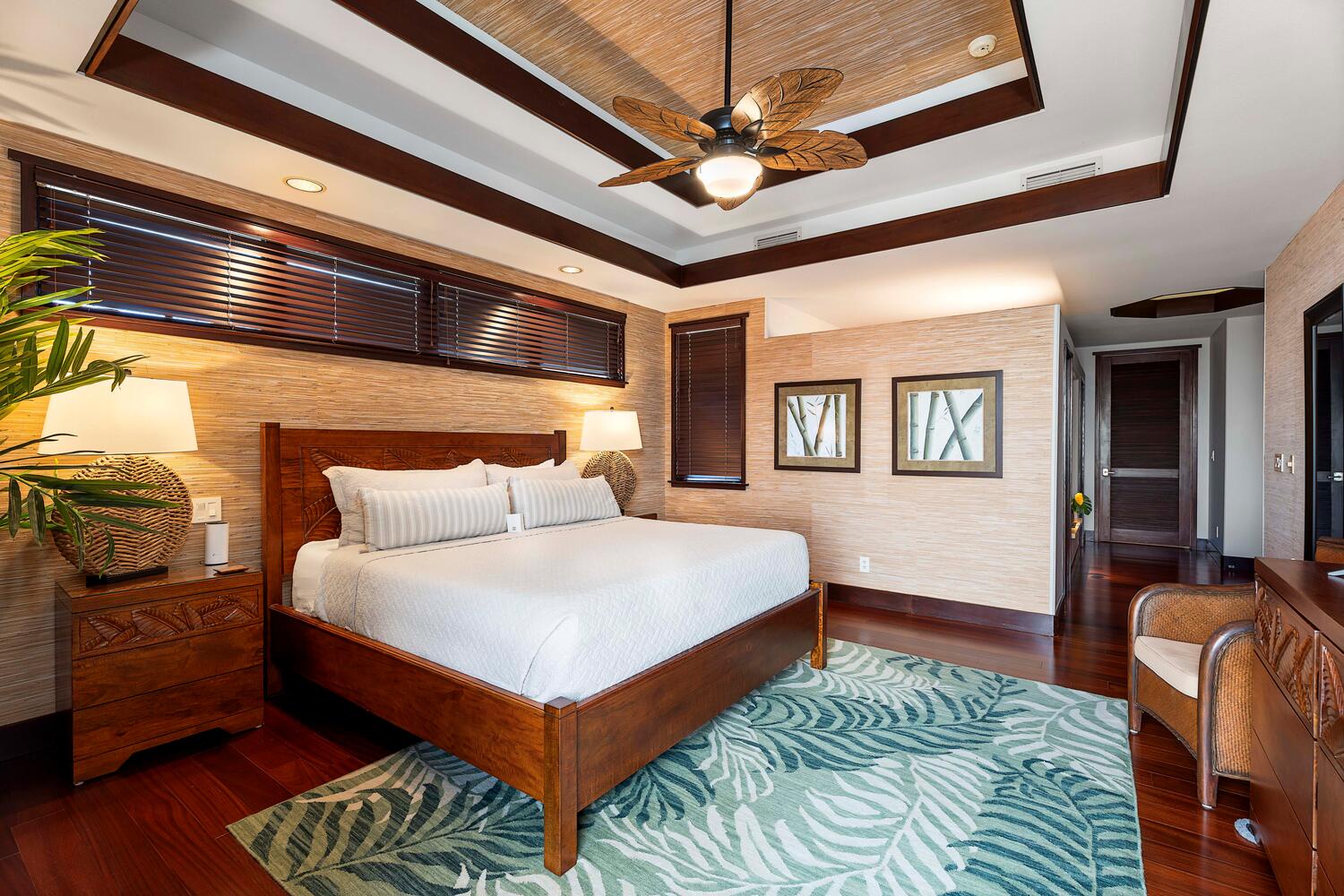 Kailua Kona Vacation Rentals, Island Oasis - Facing back from the sliding doors down the hall to the attached ensuite
