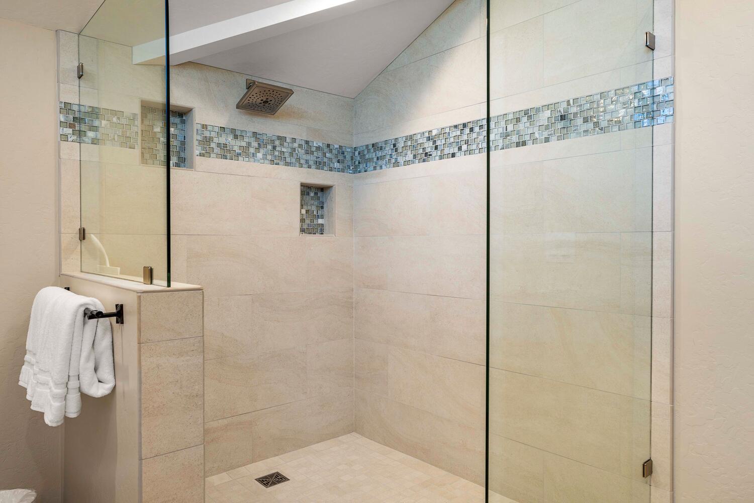 Kailua Kona Vacation Rentals, Kanaloa at Kona 3303 - A glass wall walk in shower for guest access.