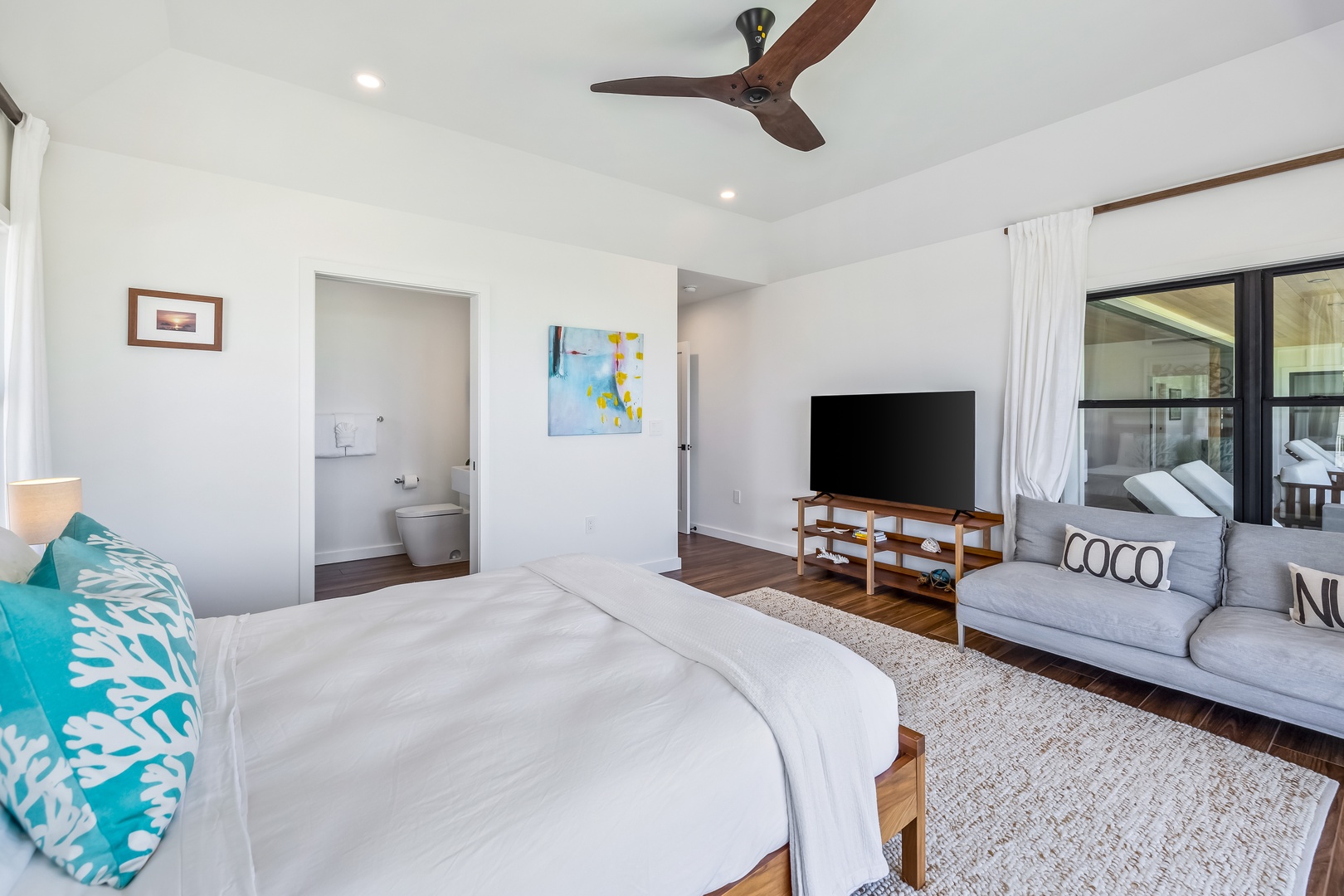 Kailua Vacation Rentals, Kailua Beach Villa - Makai South suite and access to ensuite bathroom