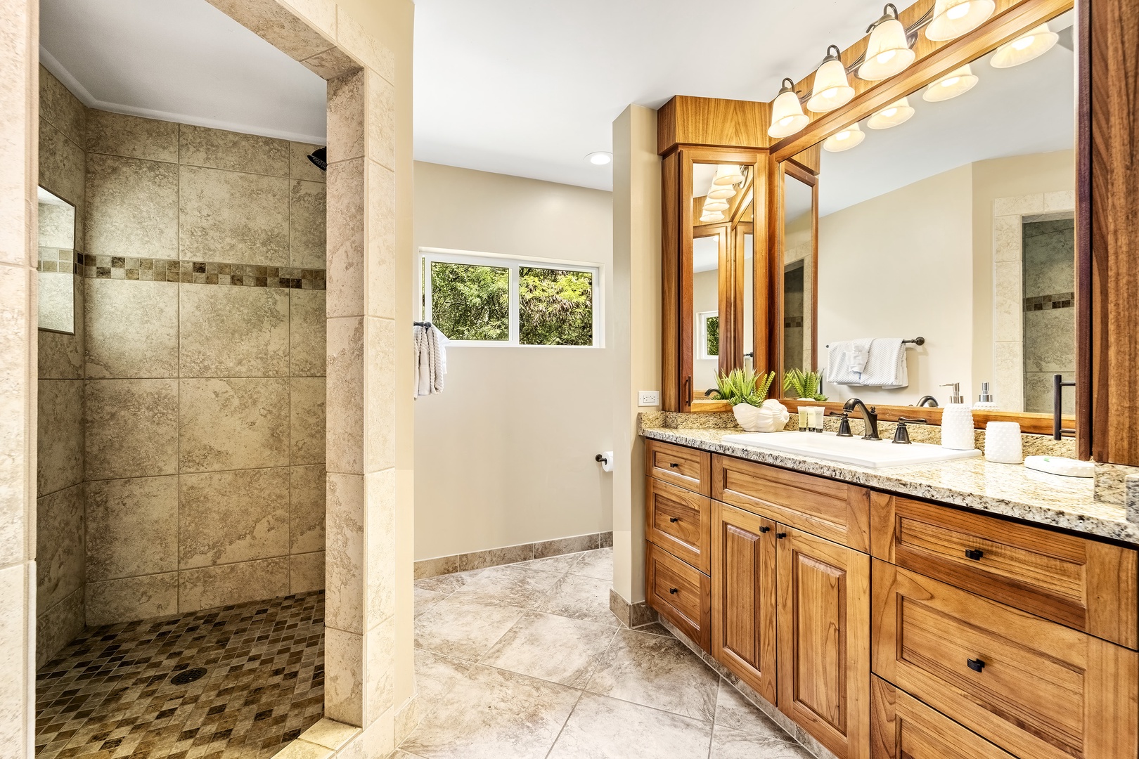 Kailua Kona Vacation Rentals, Lymans Bay Hale - Primary bathroom with walk in shower!