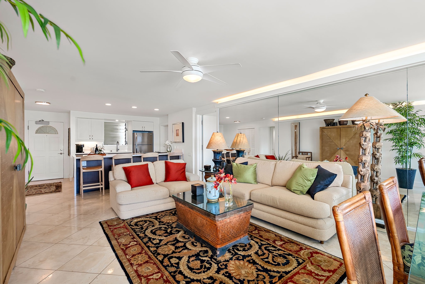 Honolulu Vacation Rentals, Colony Surf Hideaway - A seamless blend of style and comfort, this spacious living room offers a plush setting for board games, movie nights, or a midday siesta with the sound of the surf in the background.