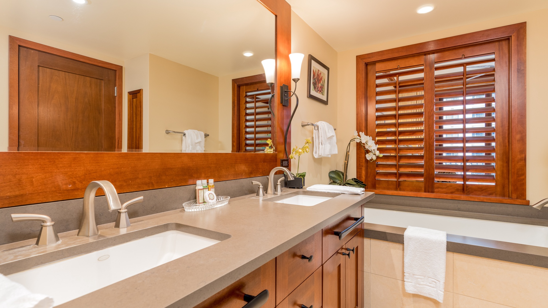 Kapolei Vacation Rentals, Ko Olina Beach Villas O521 - The en-suite primary bathroom is a full bathroom.