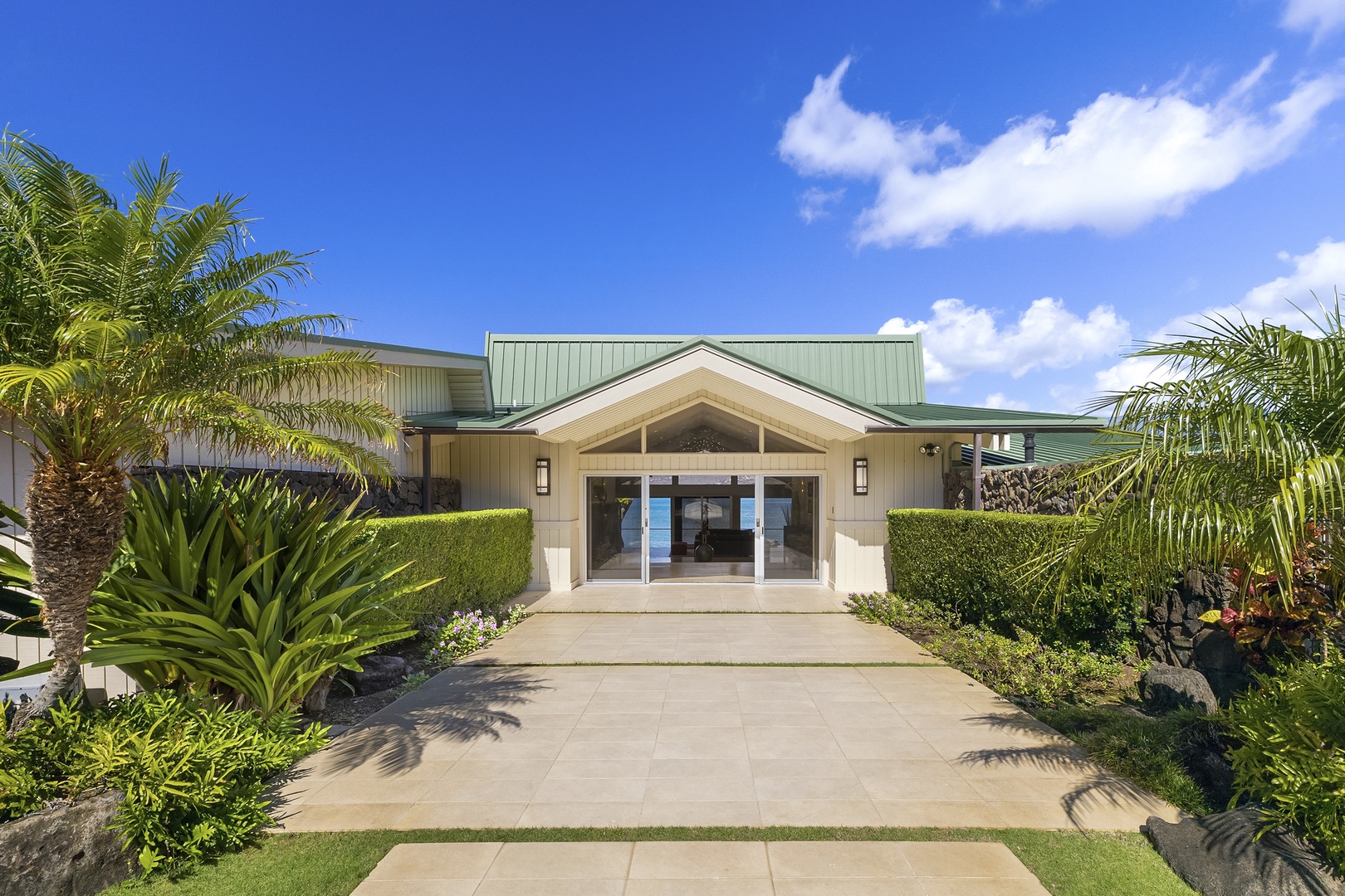 Honolulu Vacation Rentals, Hanapepe House - Front Entrance