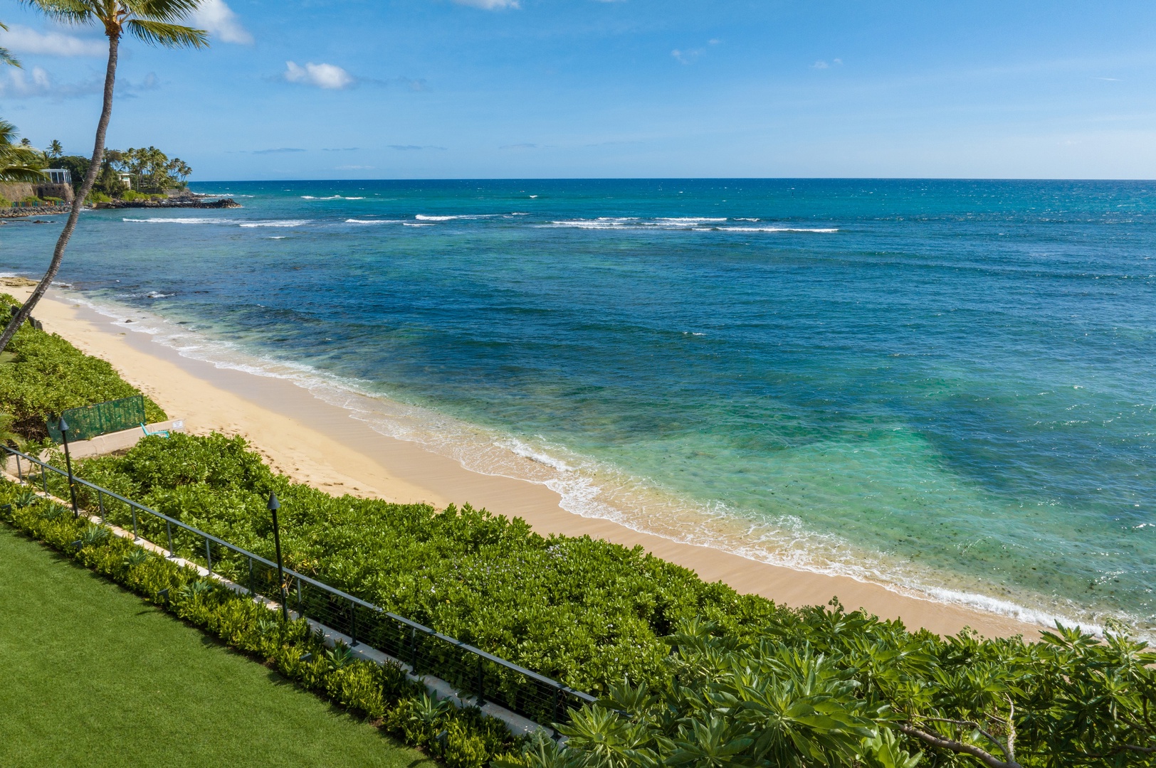 Honolulu Vacation Rentals, Diamond Head Grand Escape - Swim, paddle, or surf in the clear waters right in front of the property.