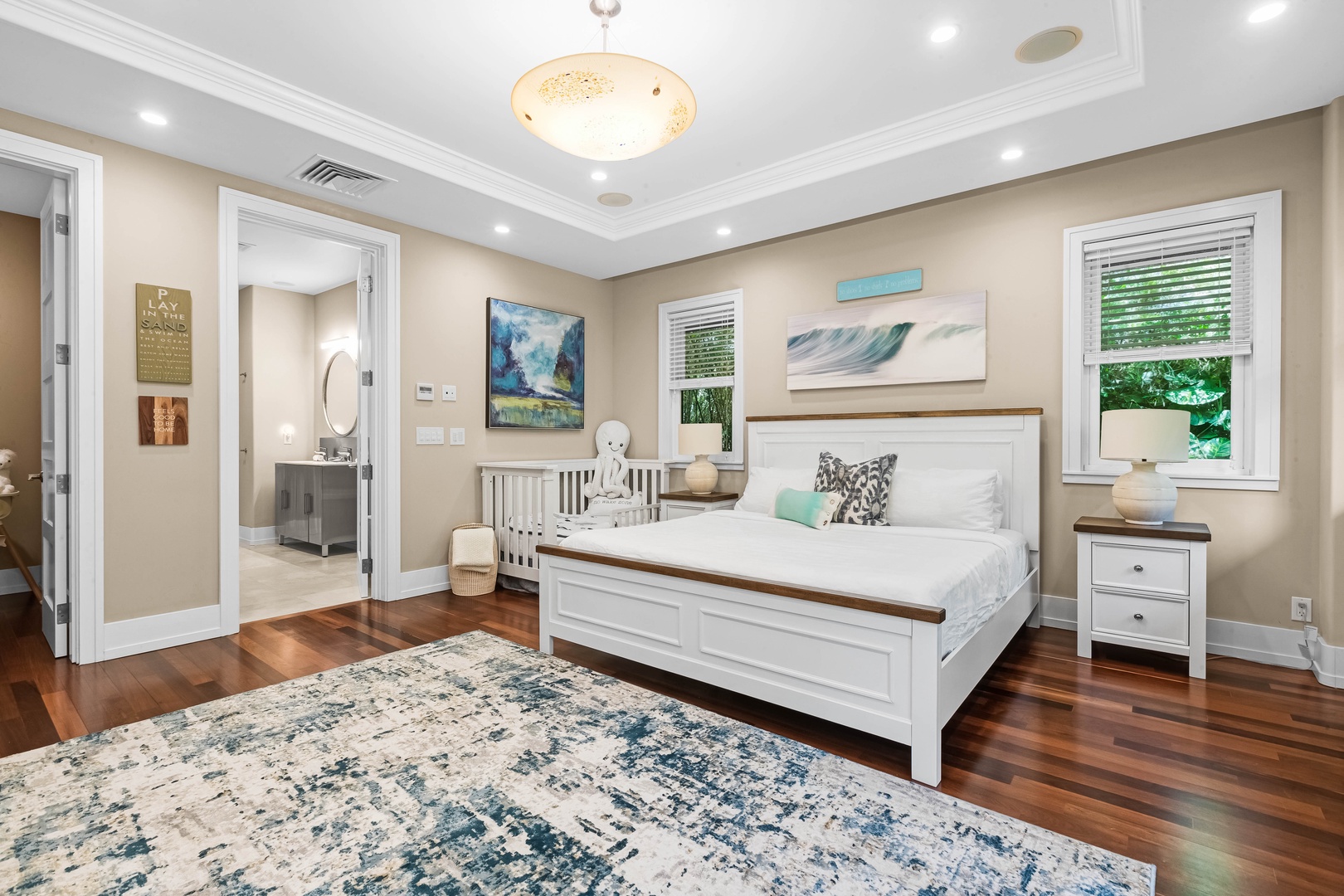 Honolulu Vacation Rentals, Pili Pono - Bright guest suite with coastal tones and refined tropical design.