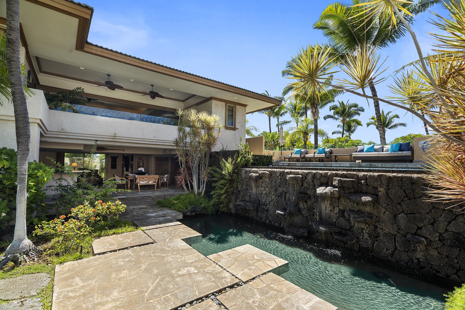 Kamuela Vacation Rentals, Champion Ridge #35 - Courtyard from the entry facing the downstairs