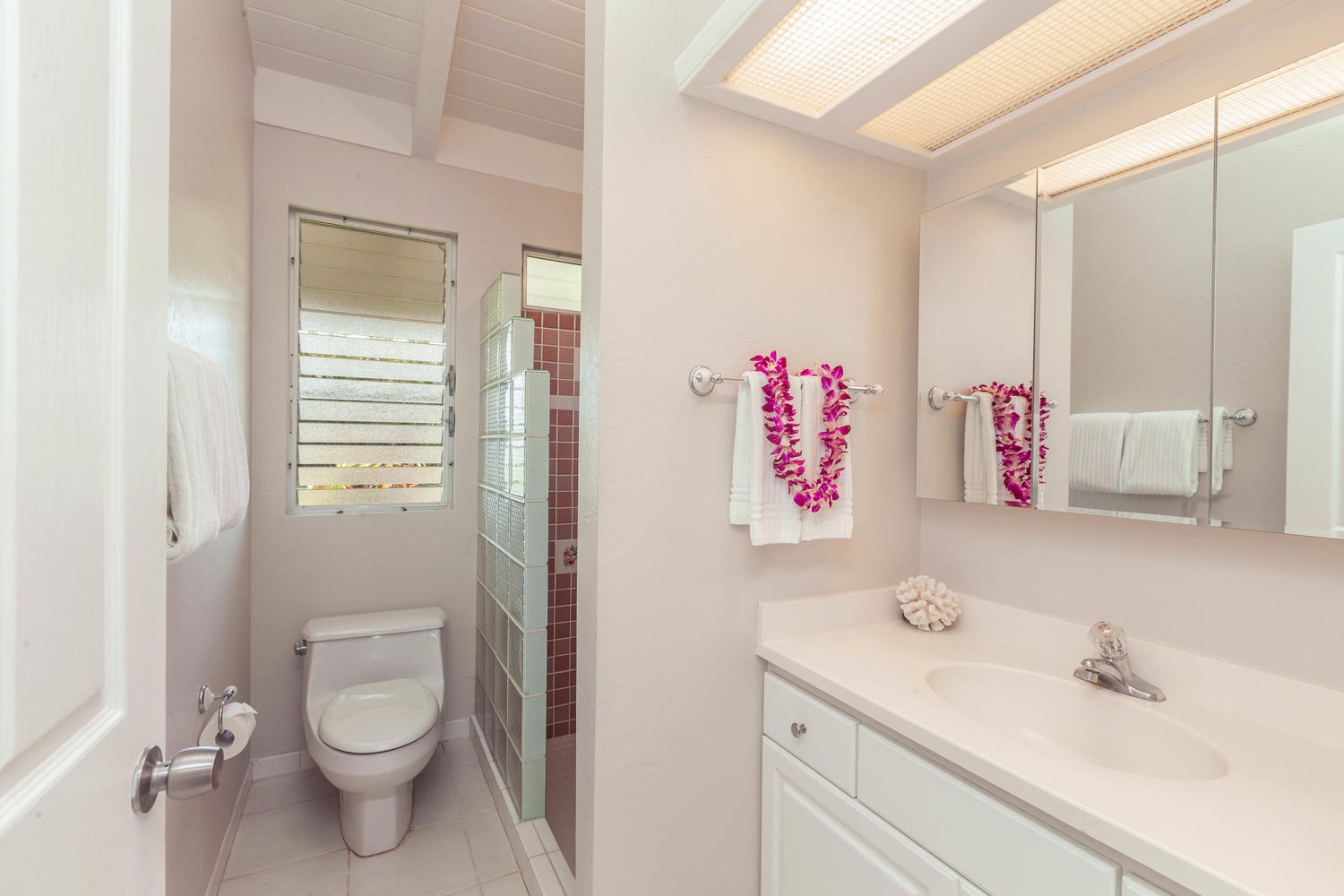 Princeville Vacation Rentals, Mala Hale - Shared bathroom