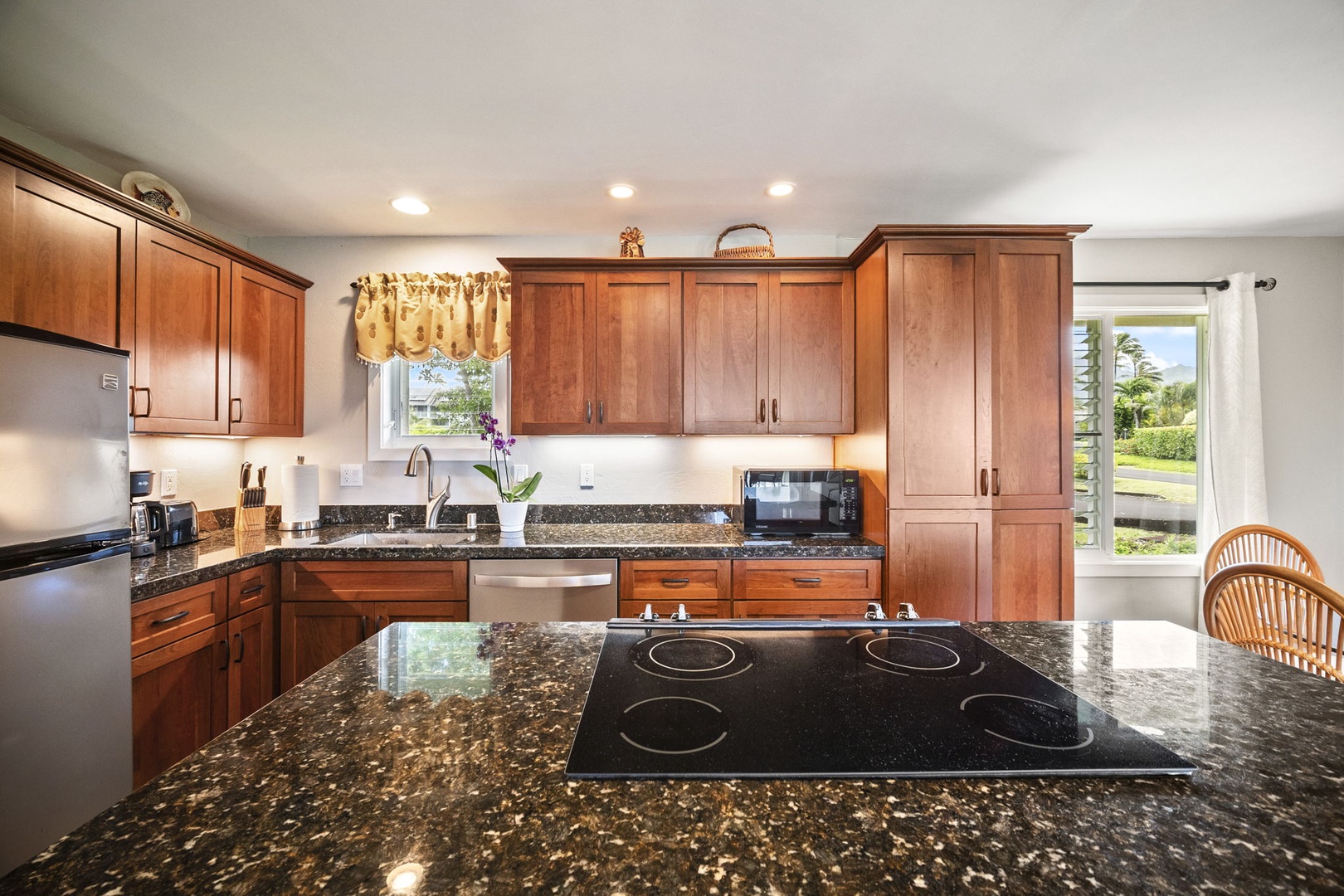 Princeville Vacation Rentals, Alii Kai 7201 - Counter space and a dishwasher that make cooking for the group no trouble.