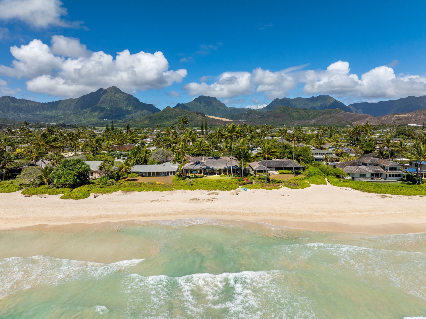 Kailua Vacation Rentals, Kailua Sands - Aerial view of beach and Ko‘olau Mountains.