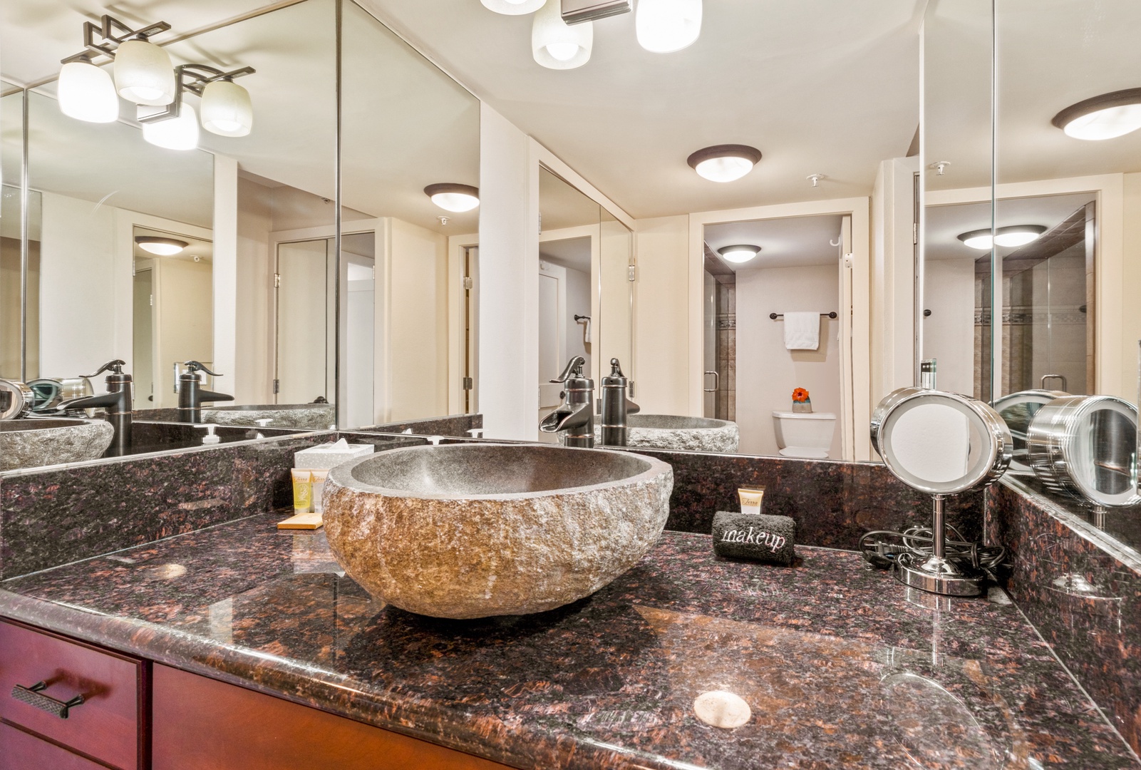 Lahaina Vacation Rentals, Mahana 608 - Vanity Area