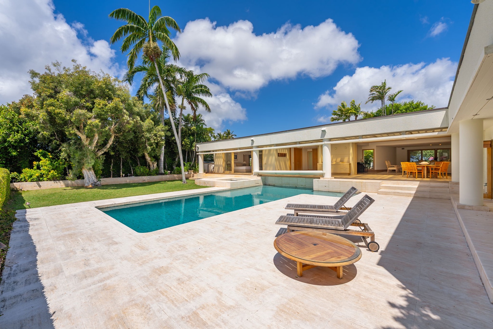 Honolulu Vacation Rentals, Luxury Golf Course Retreat in Kahala - 1077 Waiholo* - 
