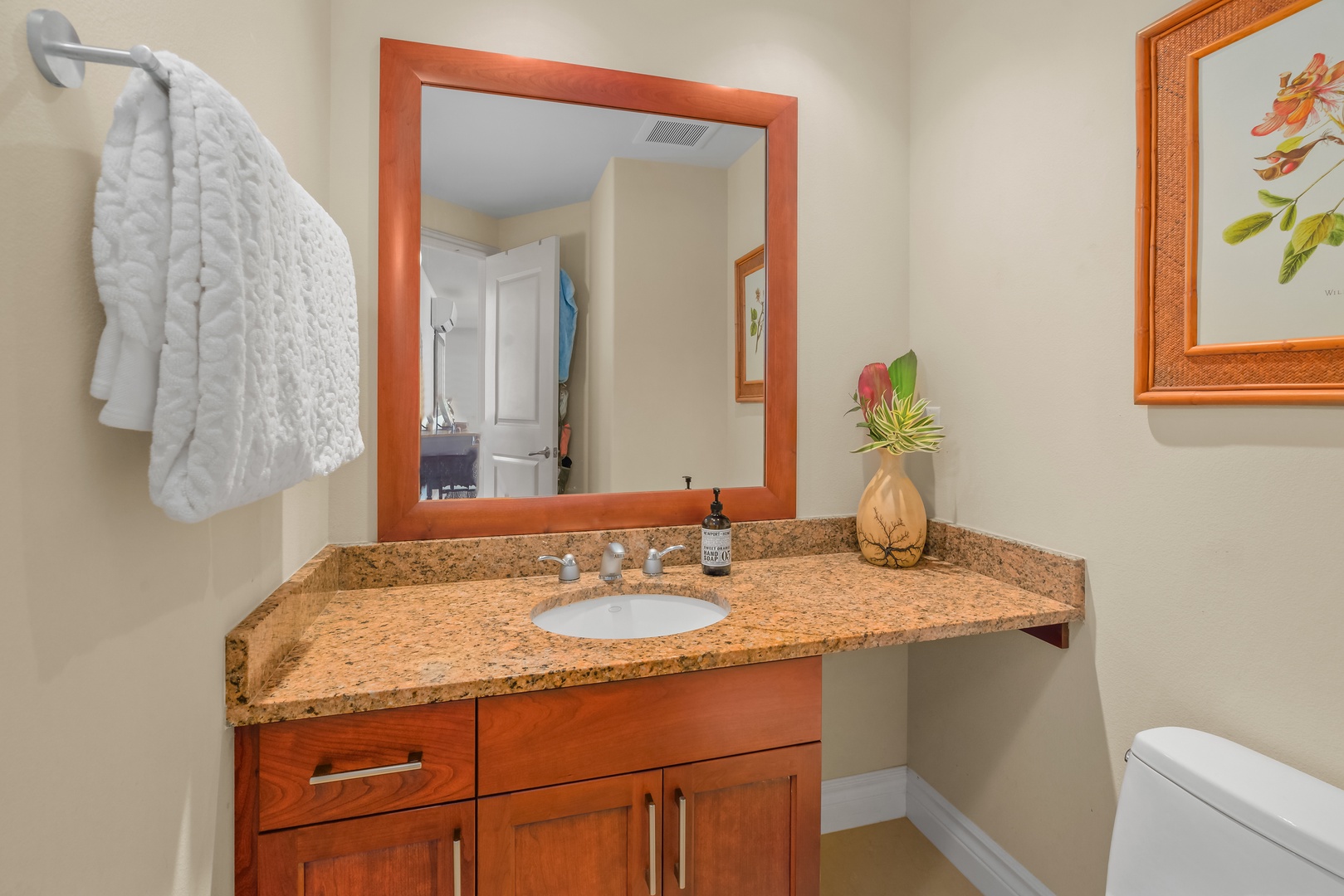 Princeville Vacation Rentals, Noelani Kai - Upper level ensuite bathroom