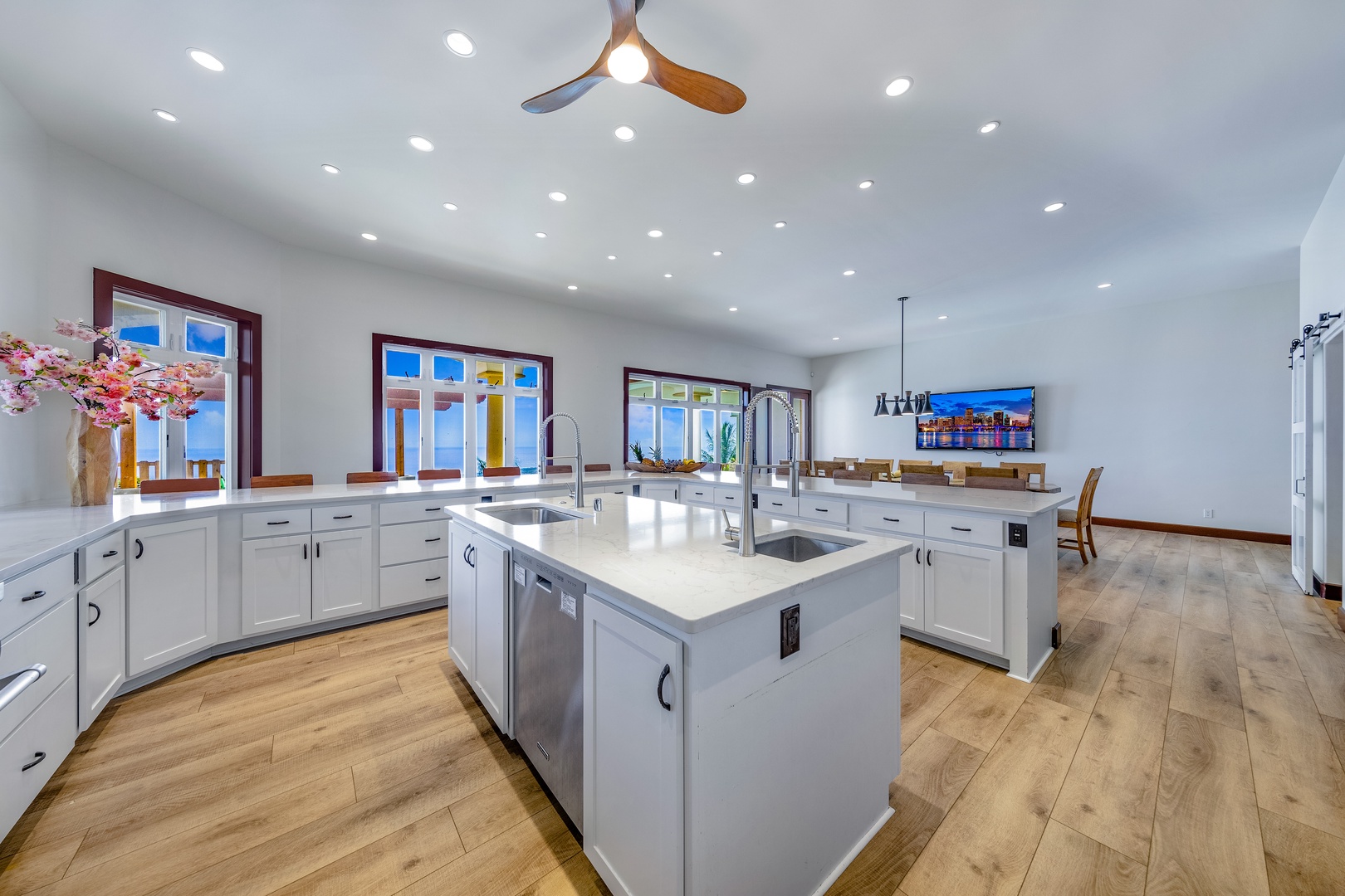 Kailua Kona Vacation Rentals, Kailua Kona Estate** - The kitchen is the heart of the home and perfect place for anytime of day.