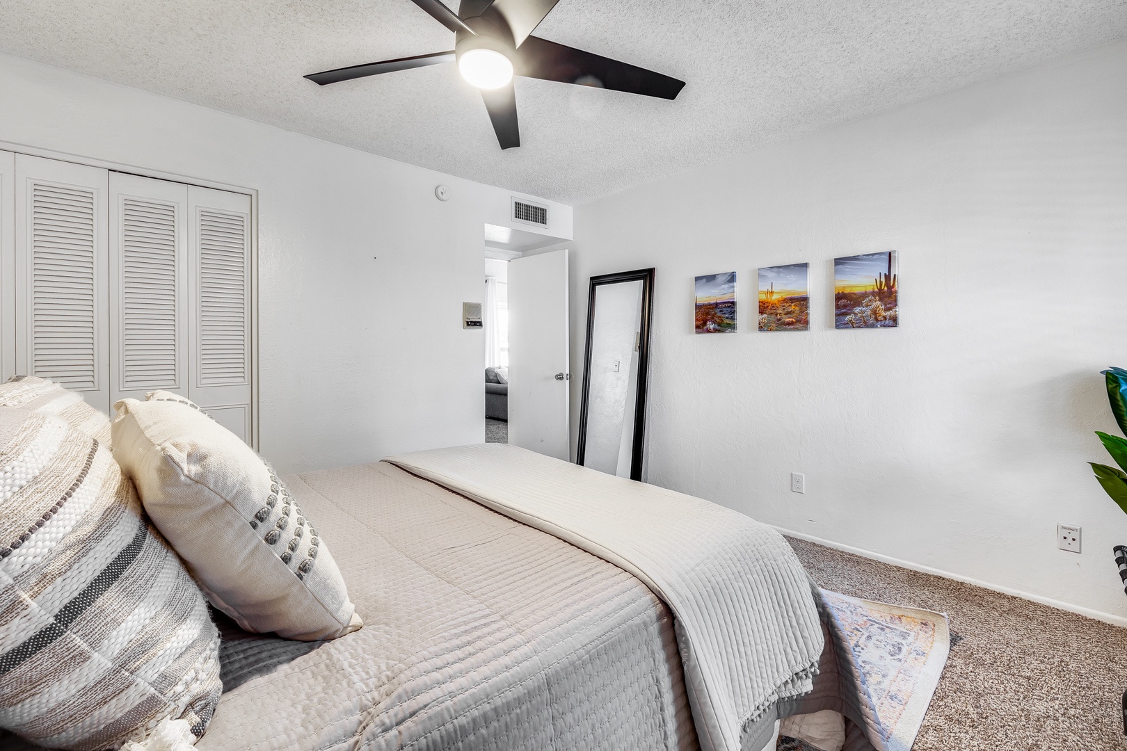 Glendale Vacation Rentals, Condo at the Bell Air - Enough space to sleep 2 guests and a standard closet to store your belongings