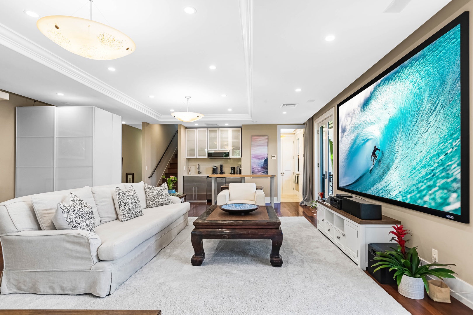 Honolulu Vacation Rentals, Pili Pono - Bright upstairs' studio suite media space with comfy seating and large projector.