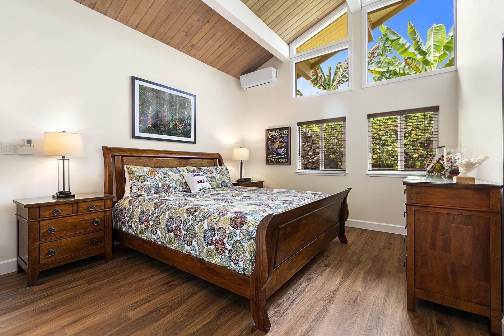 Kailua Kona Vacation Rentals, Hale Pua - Kona Coffee Suite equipped with King bed, A/C, and ensuite