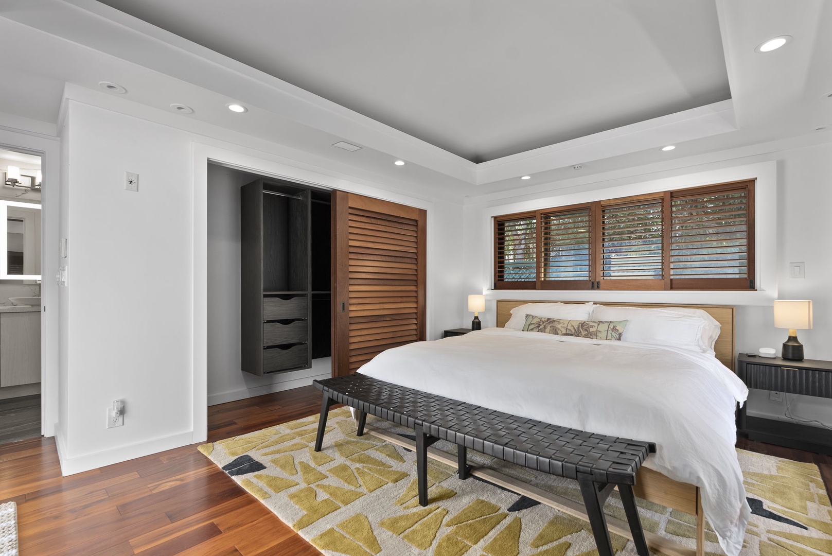 Honolulu Vacation Rentals, The Lagoon House 3BR - Warm wood finishes, soft lighting, and a calm, restful feel create a restful environment.