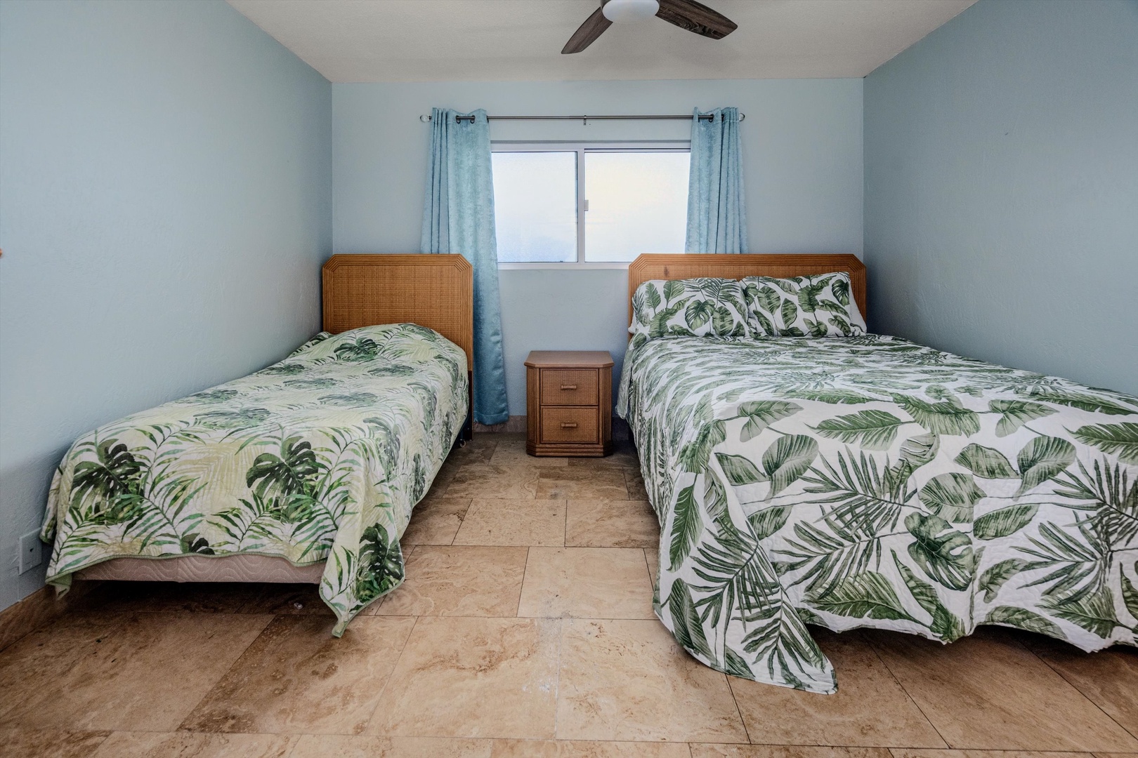 Kihei Vacation Rentals, Menehune Shores 420 - Two twin beds in the guest bedroom ensure that no one draws the short straw.