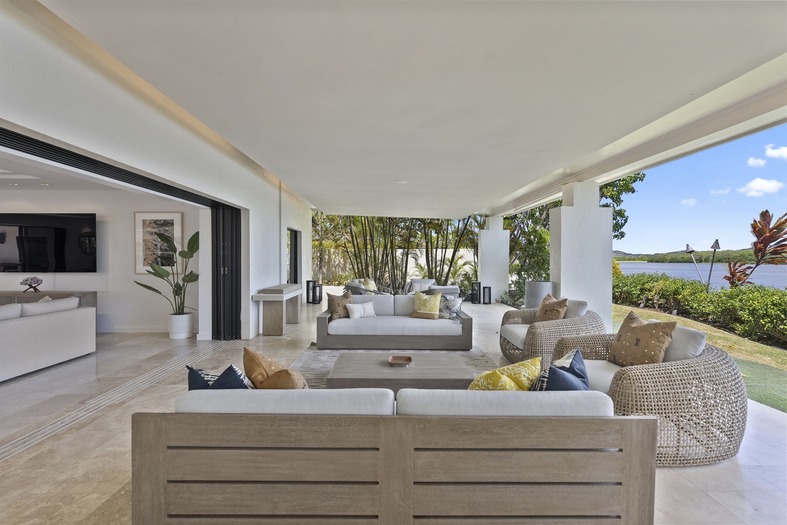 Honolulu Vacation Rentals, Honolulu Lagoonfront Villa - Expansive covered lanai with plush seating and tranquil garden views.