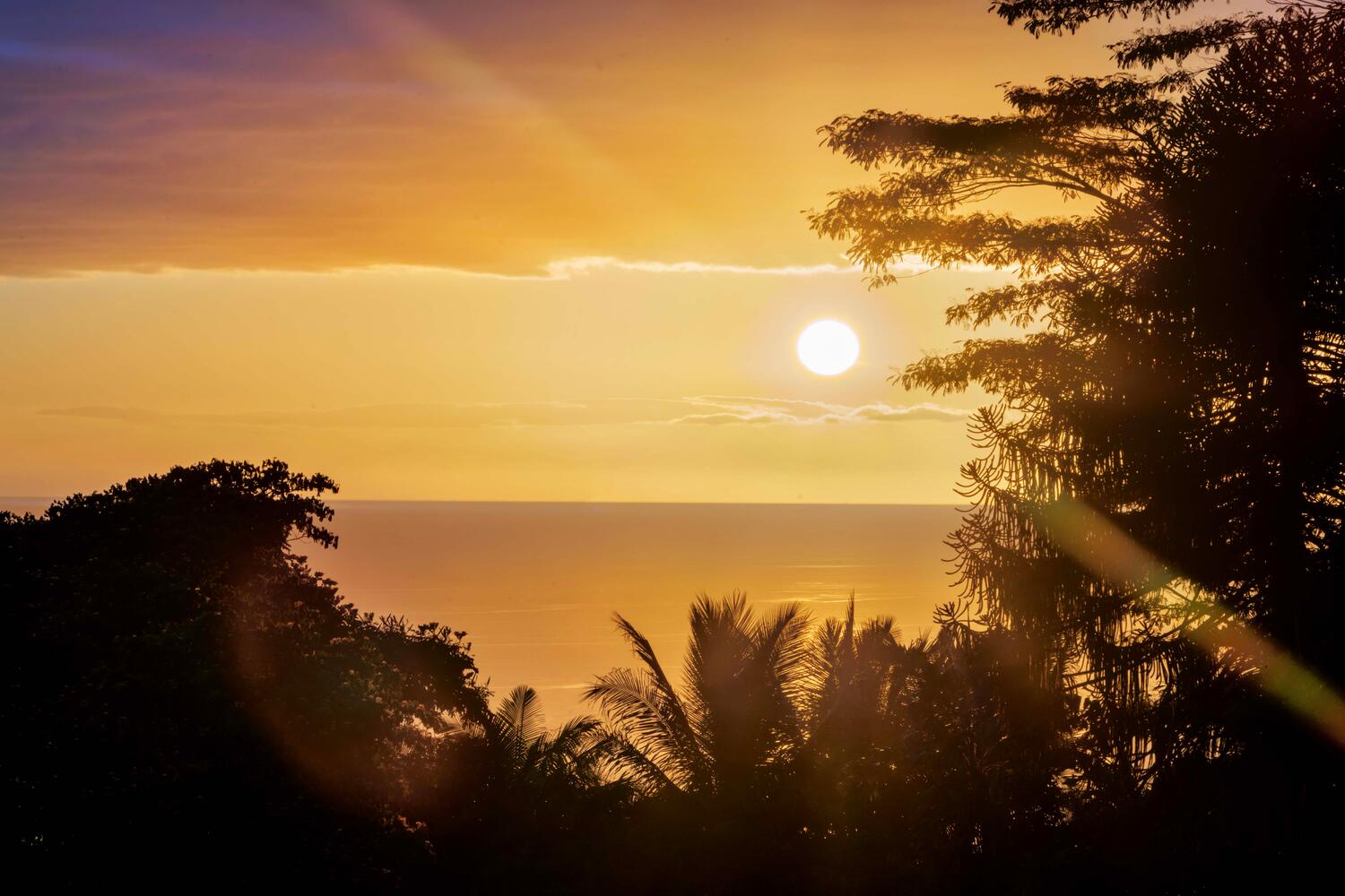 Kailua-Kona Vacation Rentals, Hale Joli - Enjoy the beautiful sunset in Hawaii.