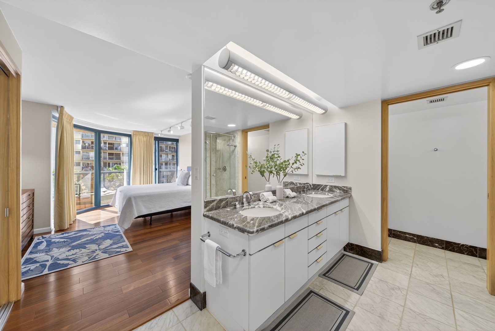 Honolulu Vacation Rentals, Island View at Waikiki Landmark - Enjoy extra space with dual vanities, rich marble finishes, and bedroom access nearby.