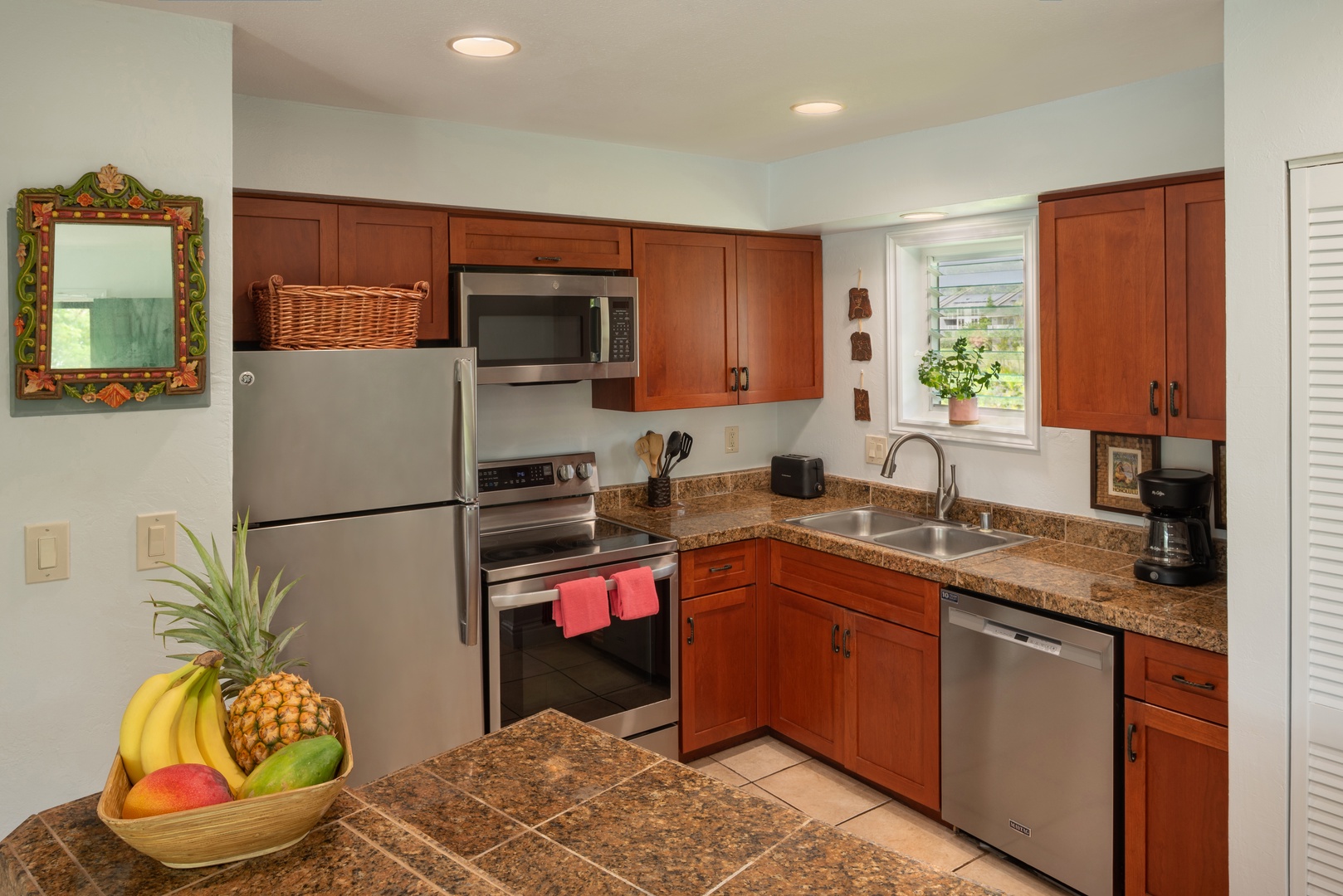 Princeville Vacation Rentals, Moana Kai - Full kitchen for the nights you'd rather cook in than drive into town.