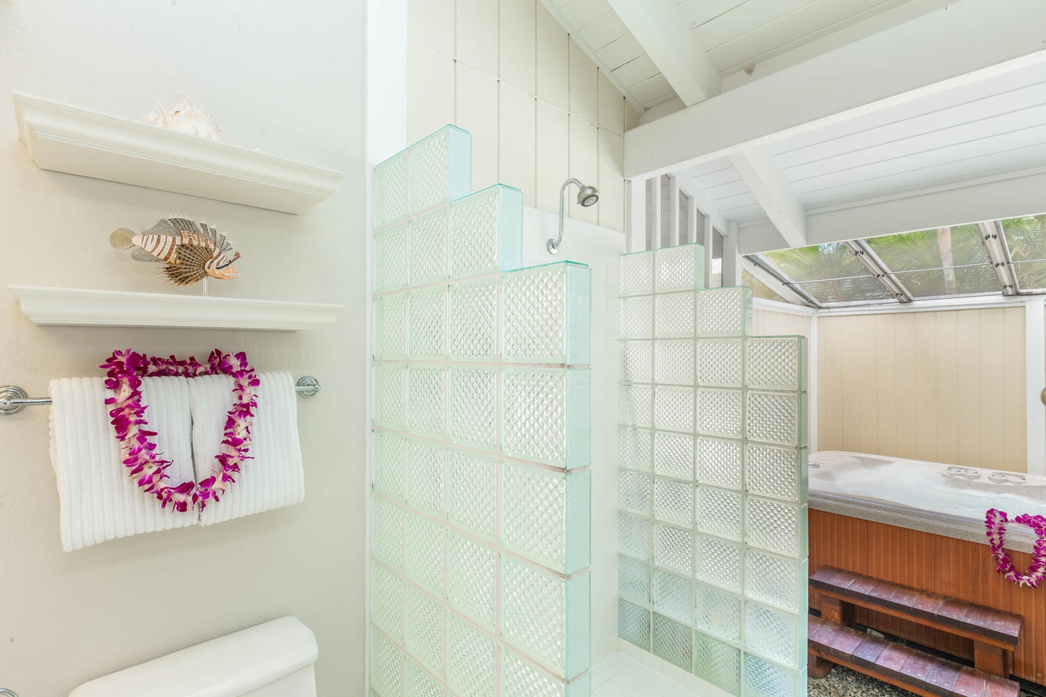 Princeville Vacation Rentals, Mala Hale - Tiled shower in the primary creates a spa look and feel