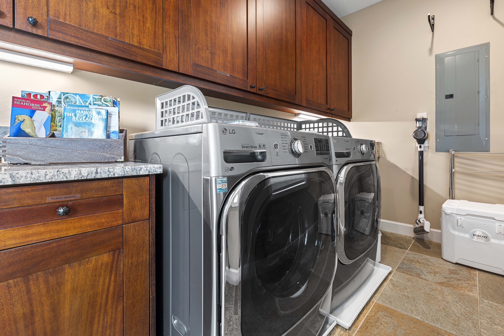 Kailua Kona Vacation Rentals, Holua Kai #27 - Washer and dryer in the unit mean towels turn around and you pack light going home.