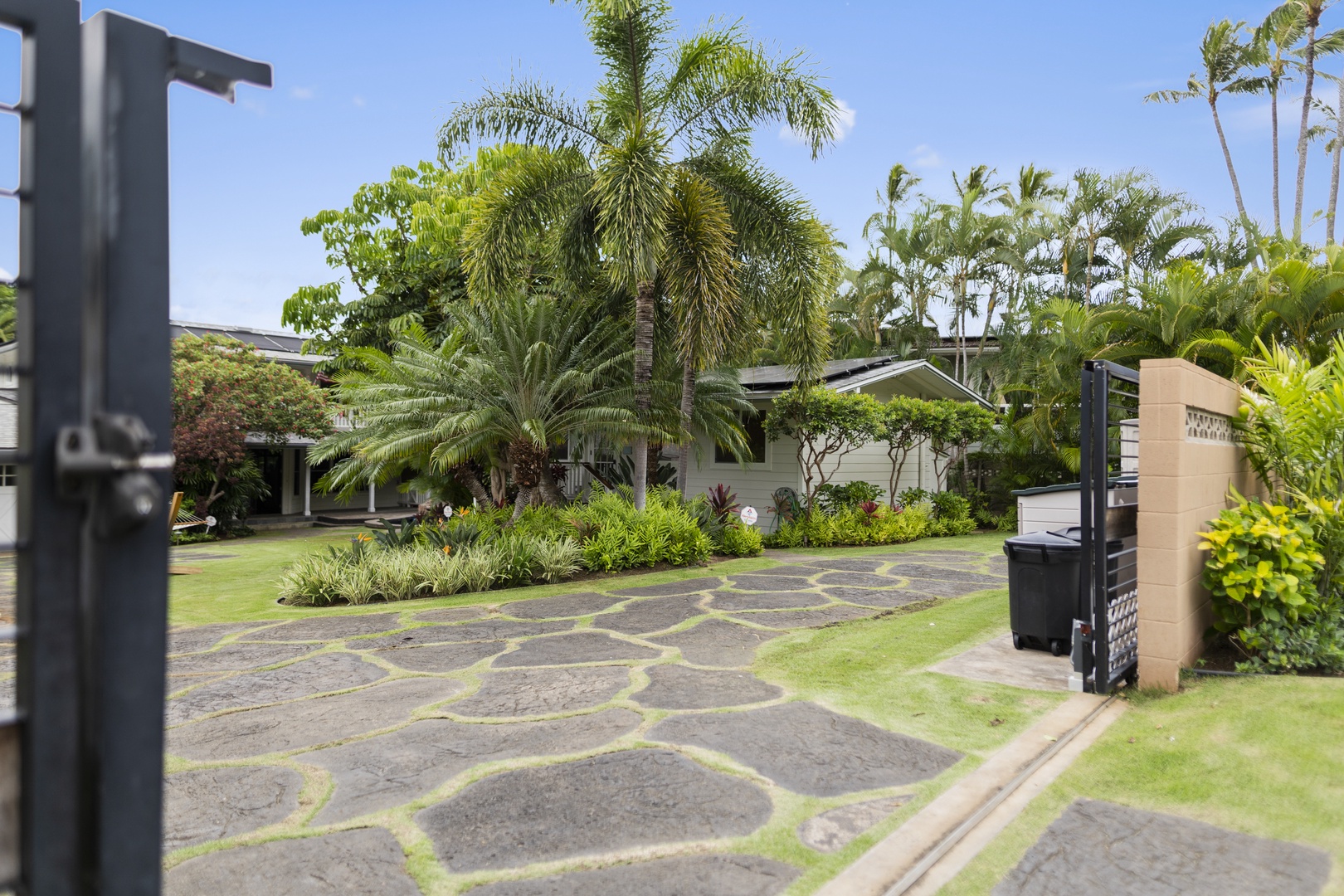 Kailua Vacation Rentals, Lanikai Ohana Hale - 