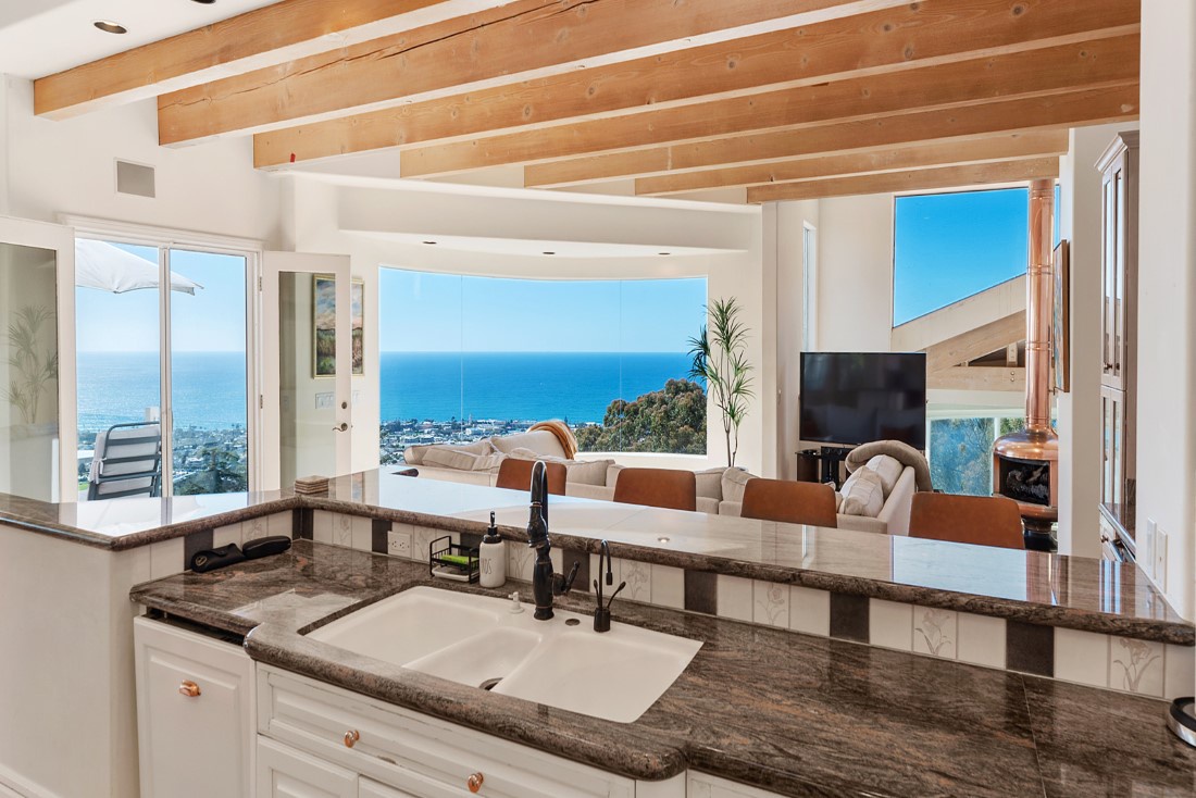 La Jolla Vacation Rentals, Sunset Villa I - Doing dishes with a view