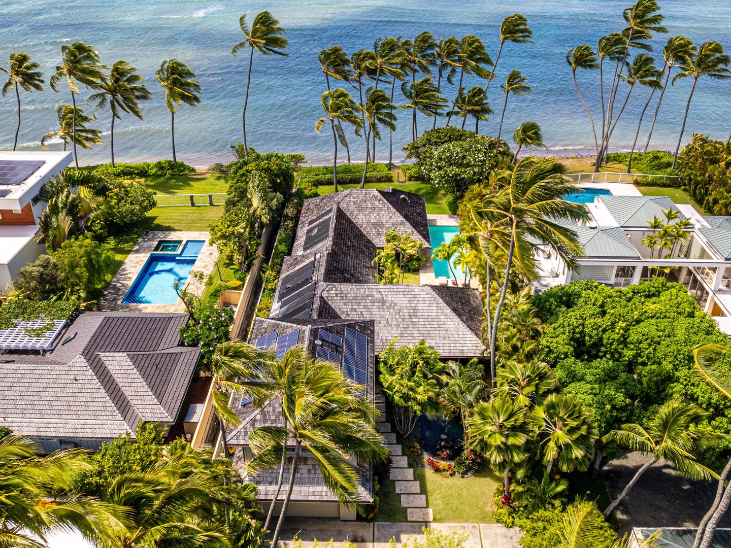 Honolulu Vacation Rentals, Paradise Beach Estate - Immerse in the beauty of island life