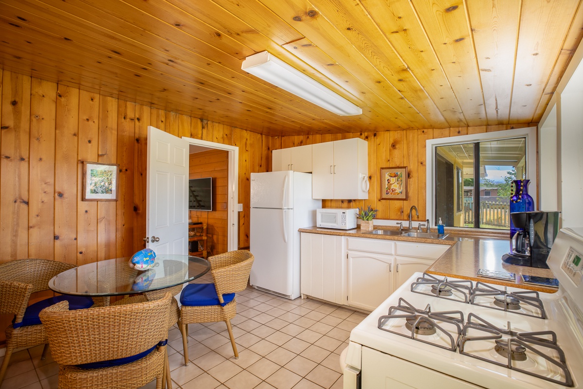 Kamuela Vacation Rentals, Honu Ohana- Puako 59 - Additional Kitchen with access to Pool House